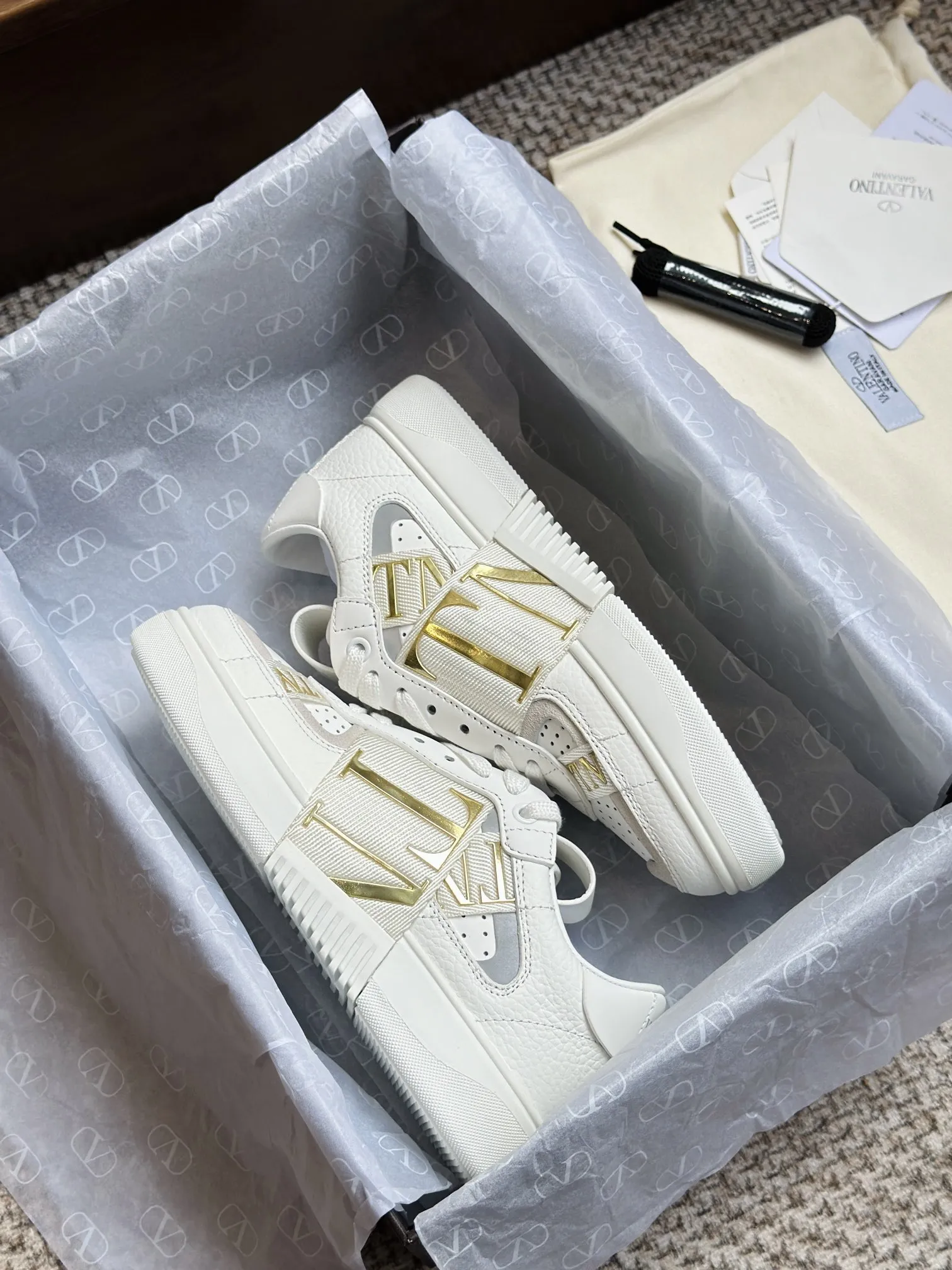 VALENTINO 白 3D織帯立体スニーカー