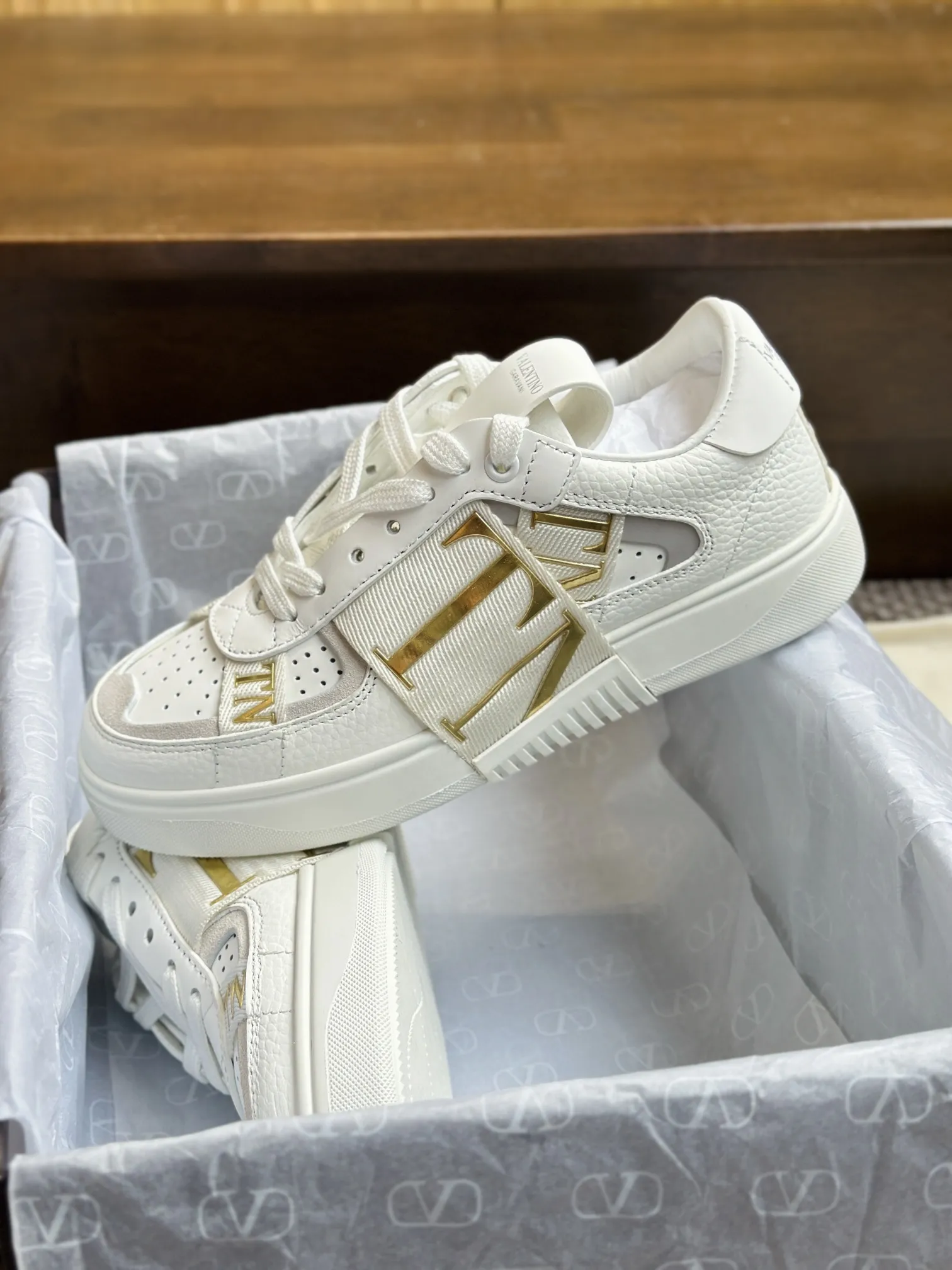 VALENTINO 白 3D織帯立体スニーカー - 画像 (3)