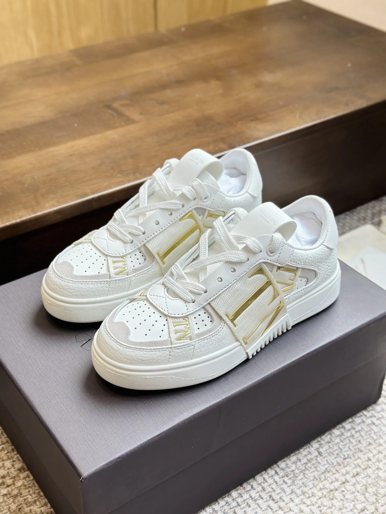 VALENTINO 白 3D織帯立体スニーカー - 画像 (9)