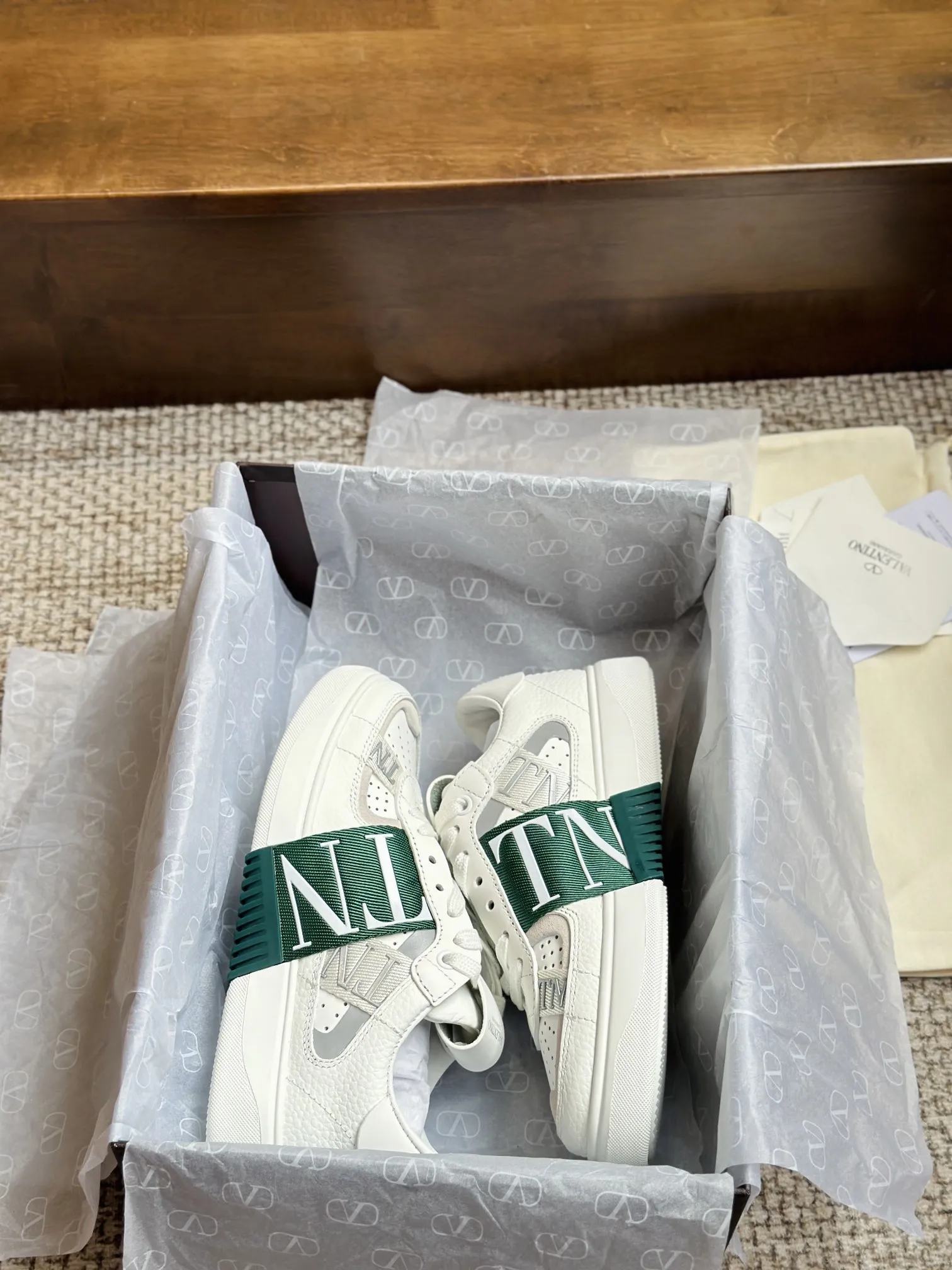 ヴァレンティノガラヴァニ ホワイト 3D織帯スニーカー