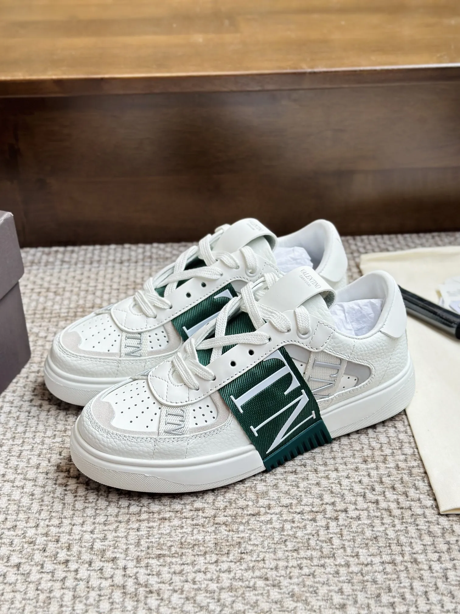 ヴァレンティノガラヴァニ ホワイト 3D織帯スニーカー - 画像 (5)