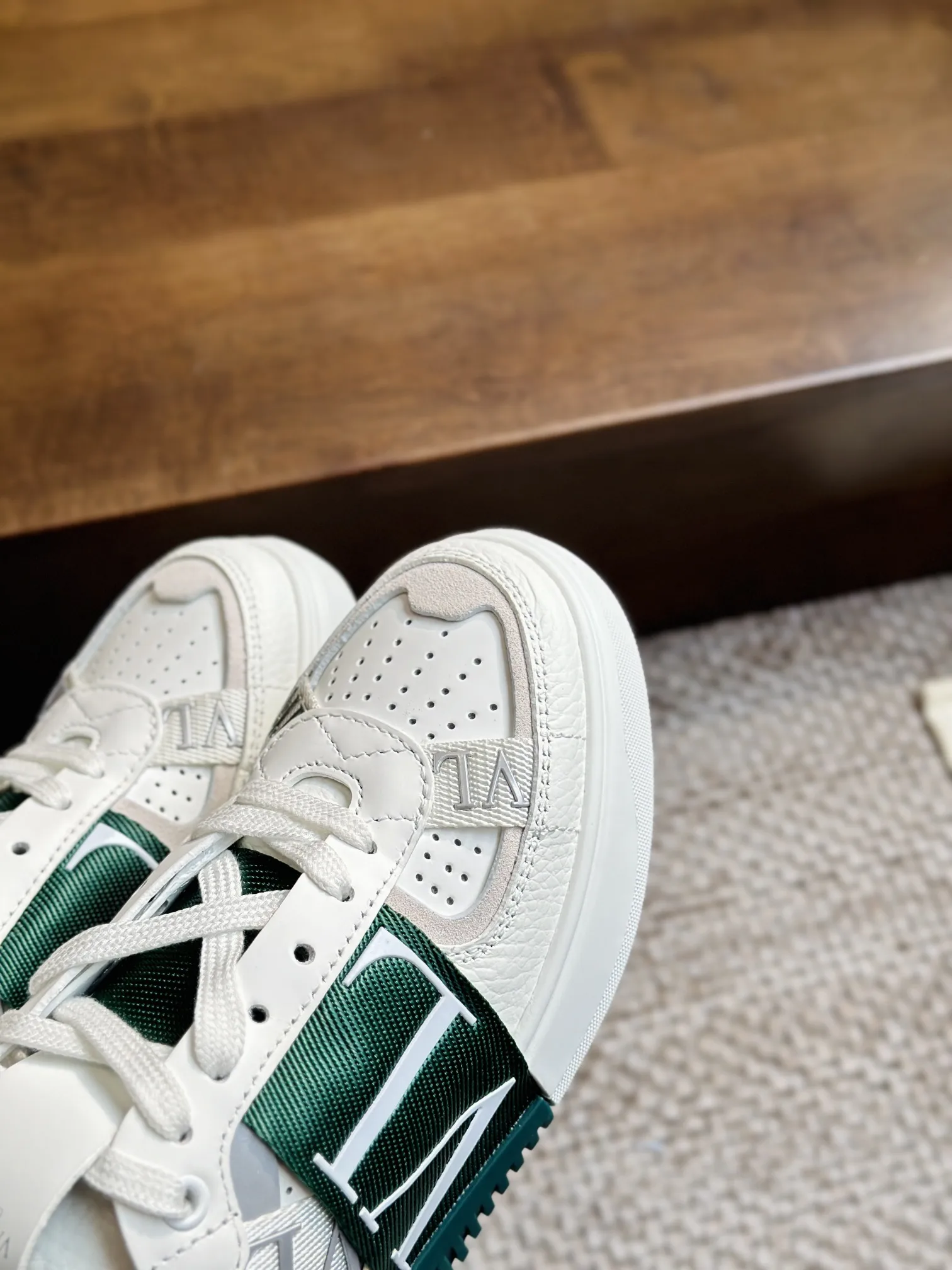 ヴァレンティノガラヴァニ ホワイト 3D織帯スニーカー - 画像 (6)