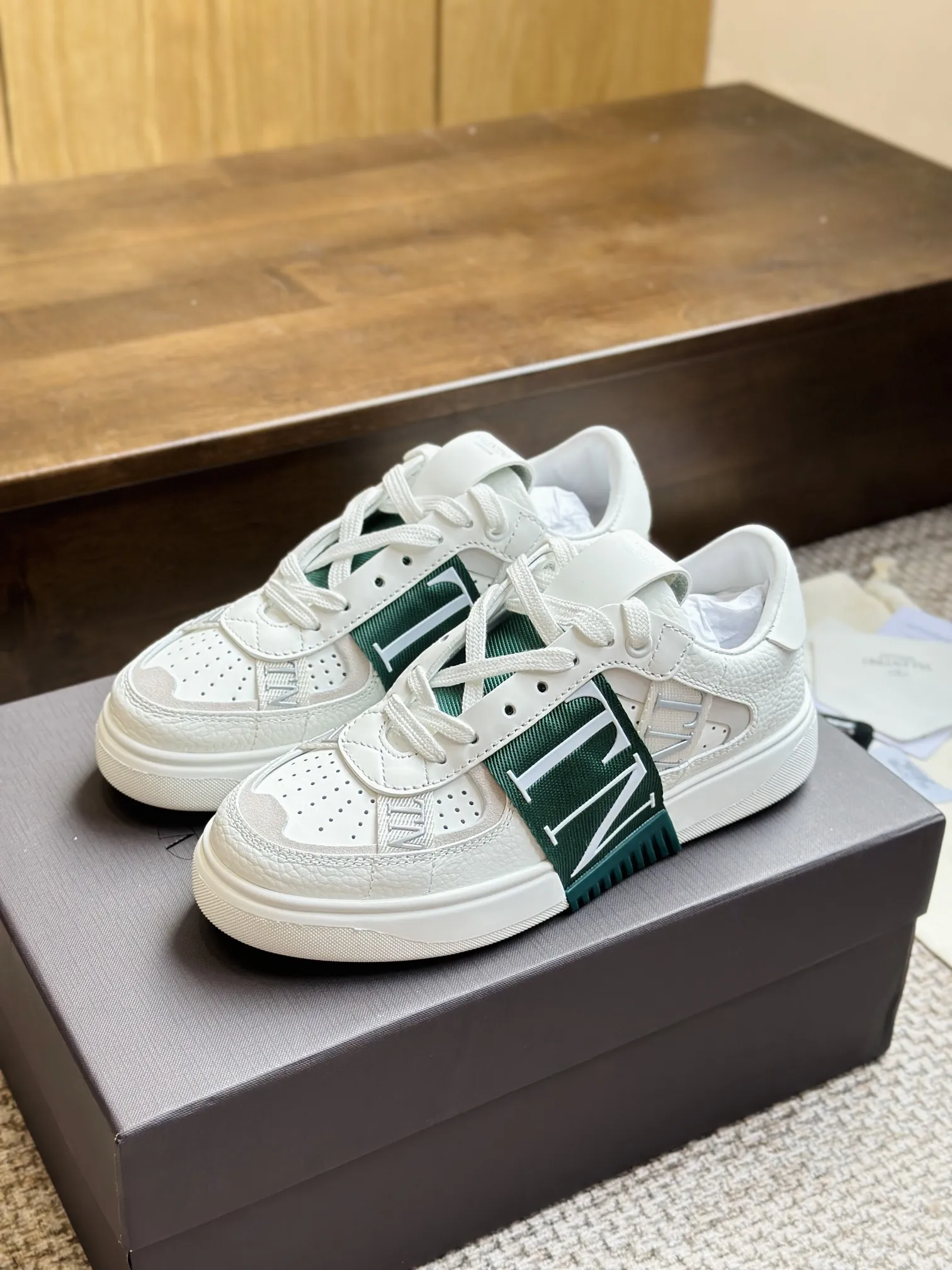 ヴァレンティノガラヴァニ ホワイト 3D織帯スニーカー - 画像 (9)