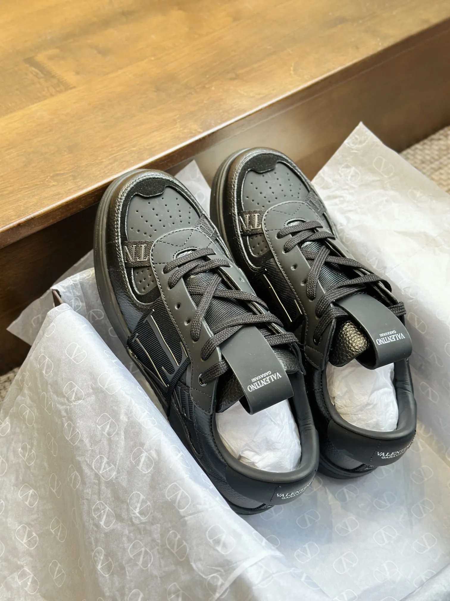 VALENTINOガンメタ3D織帯スニーカー - 画像 (3)