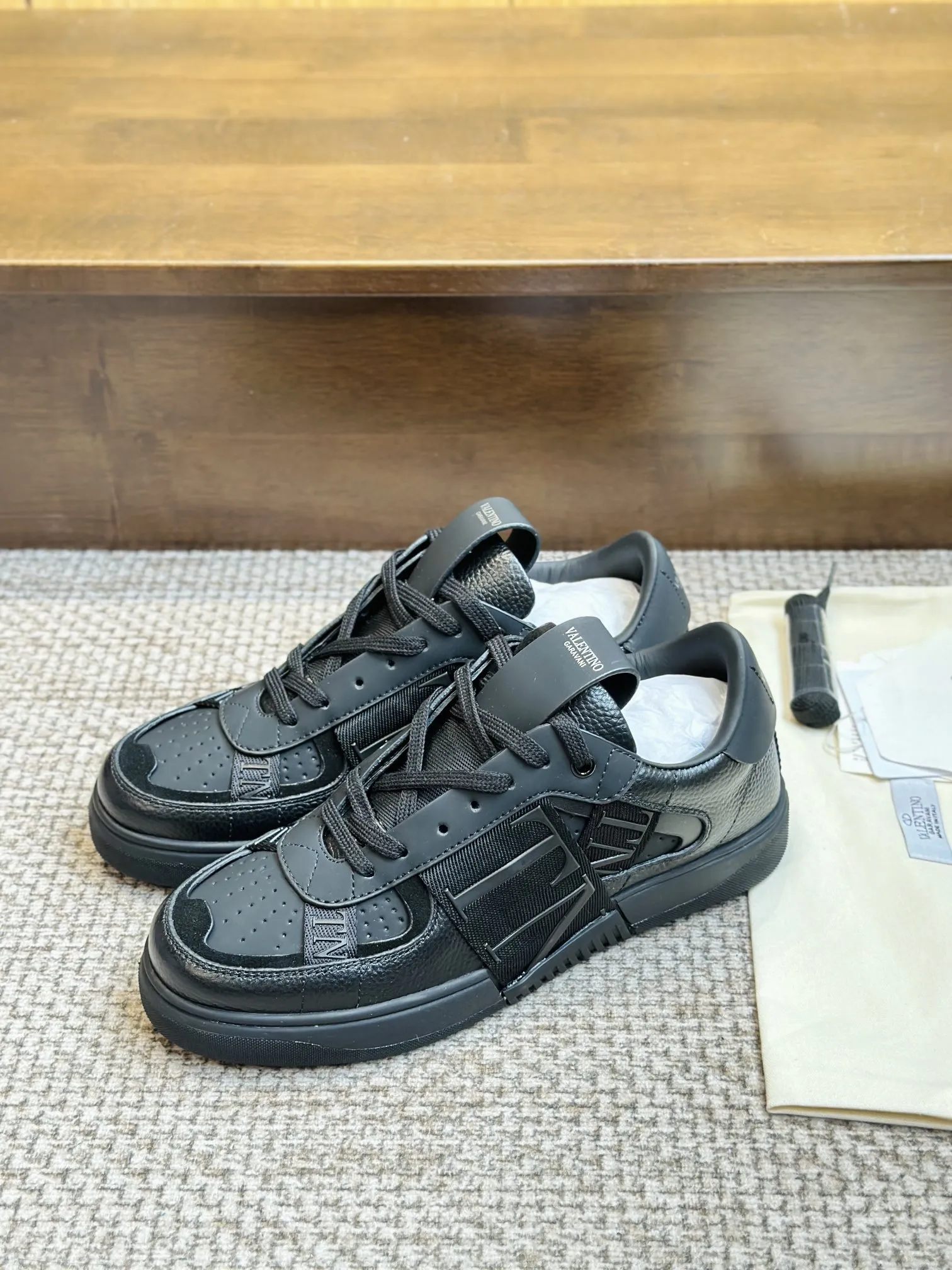 VALENTINOガンメタ3D織帯スニーカー - 画像 (5)