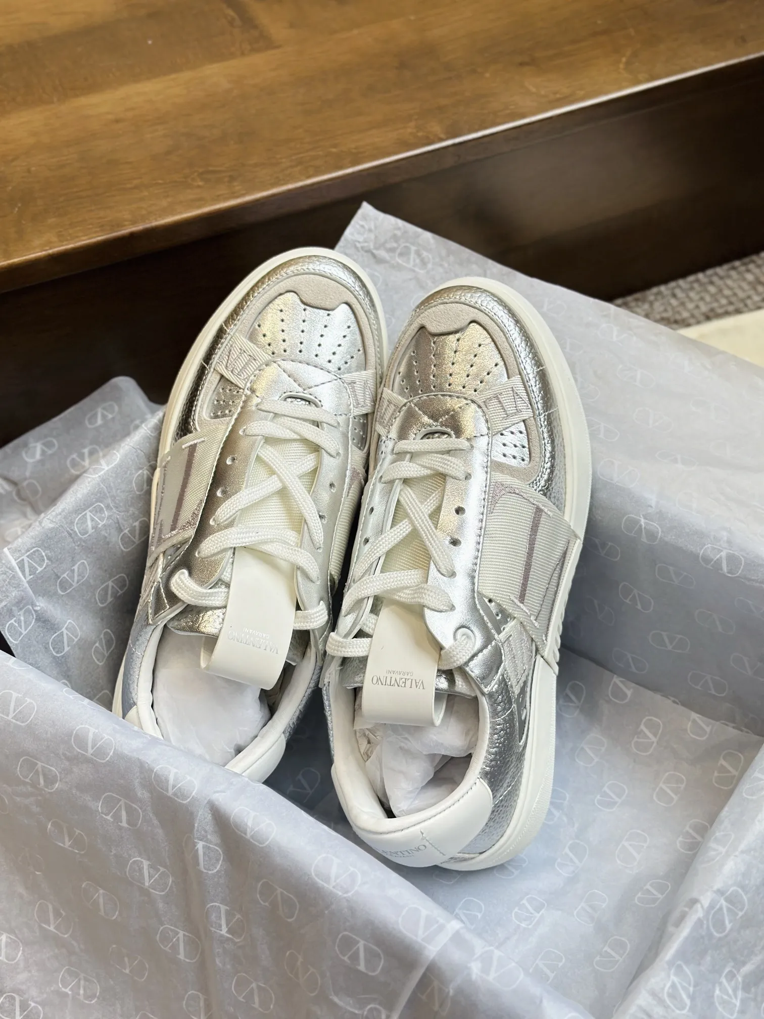 Valentino Garavani シルバー 3D織帯スニーカー - 画像 (4)