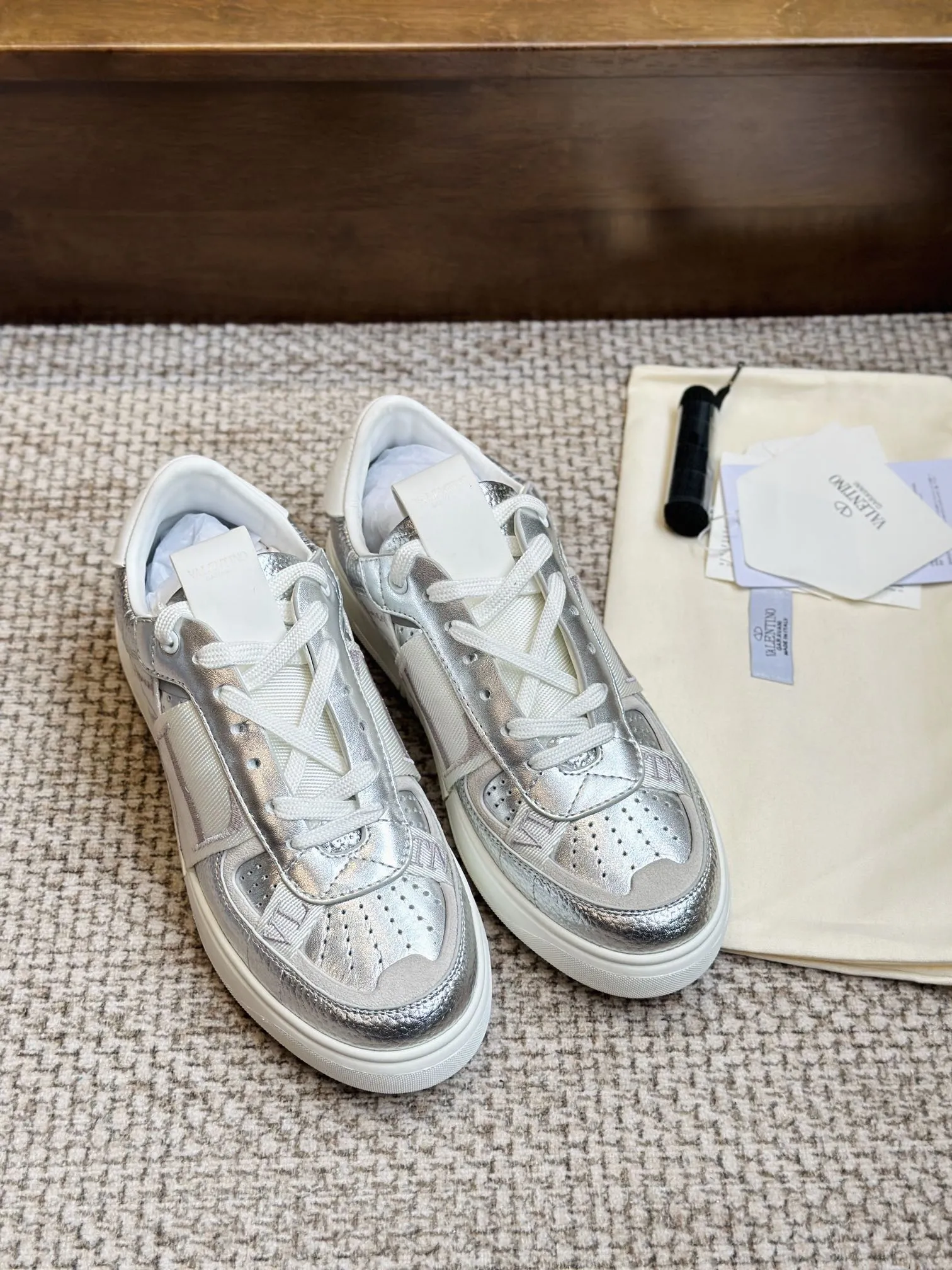 Valentino Garavani シルバー 3D織帯スニーカー - 画像 (5)