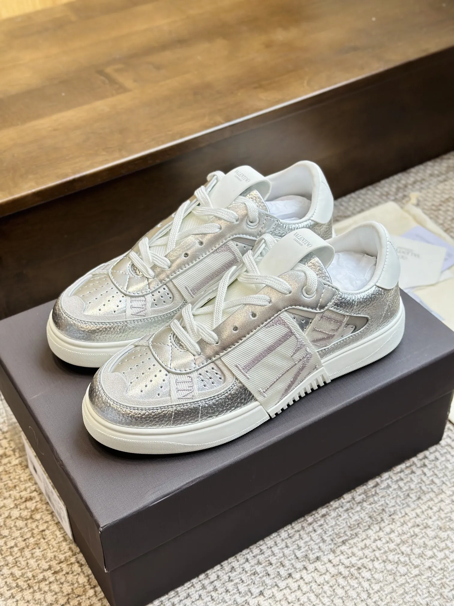 Valentino Garavani シルバー 3D織帯スニーカー - 画像 (9)