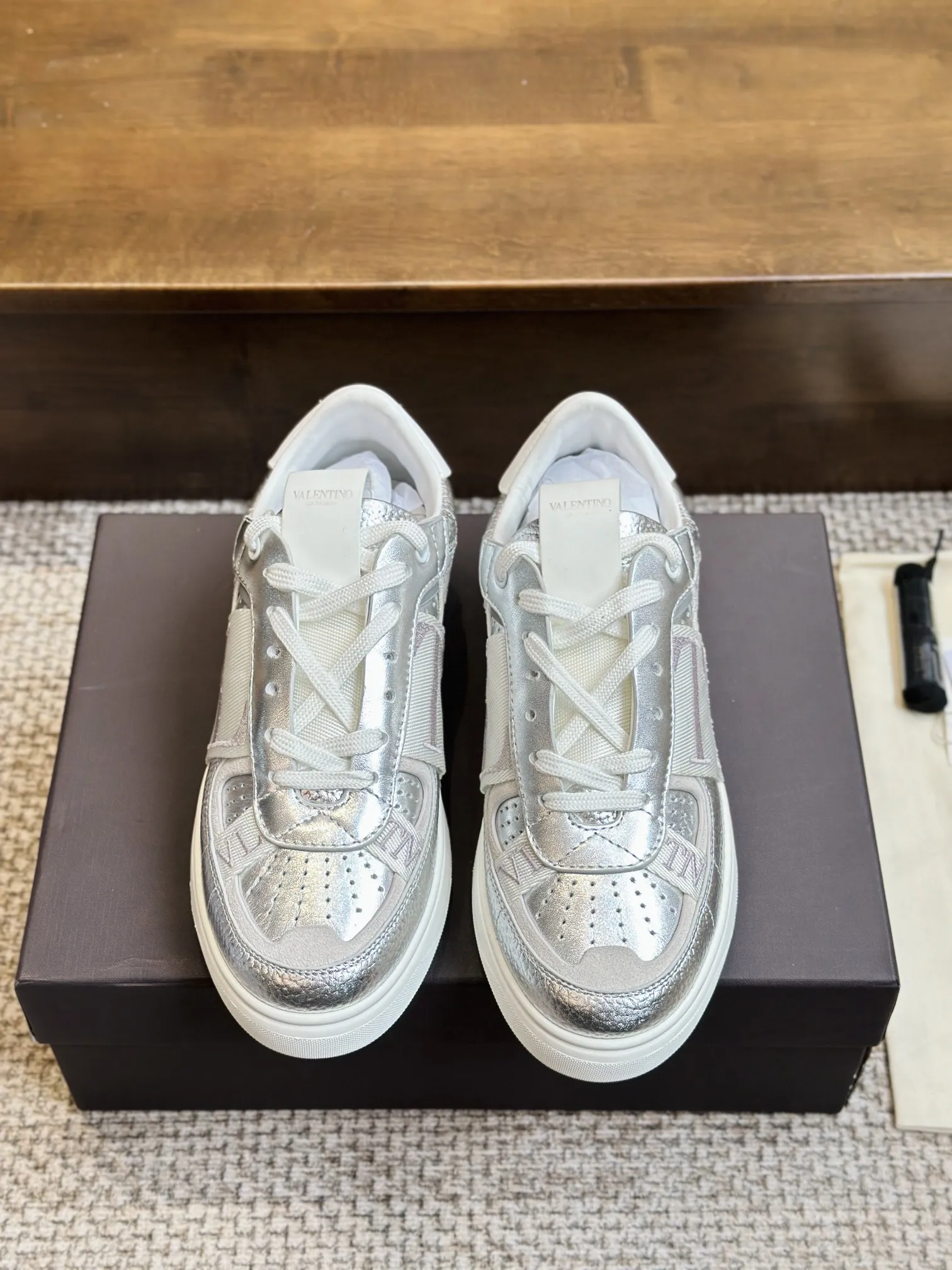 Valentino Garavani シルバー 3D織帯スニーカー - 画像 (10)