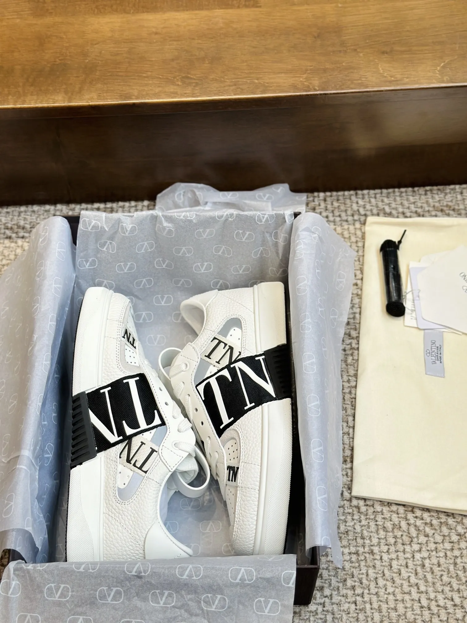 Valentino Garavani 白 3D織帯スニーカー - 画像 (3)