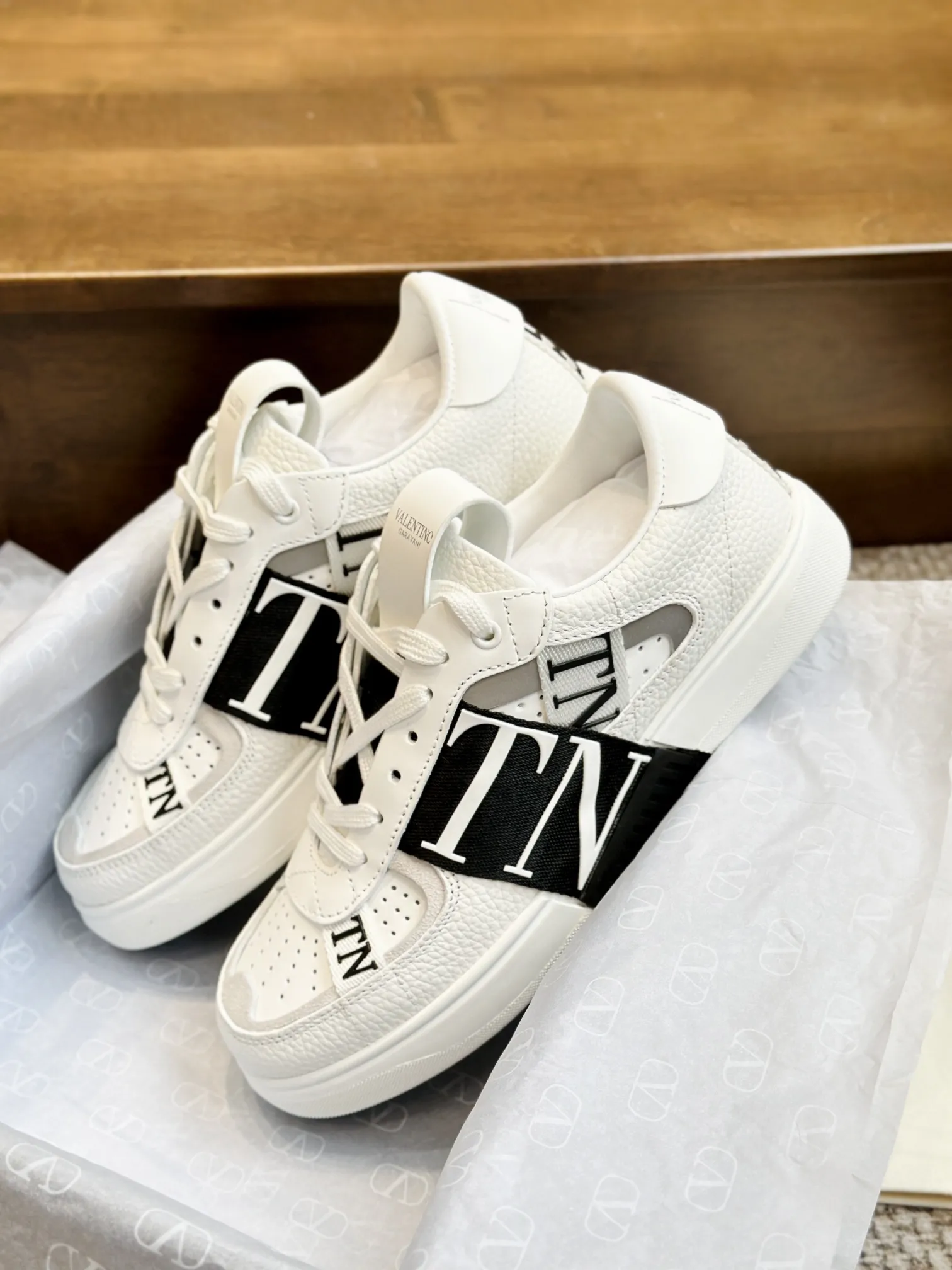 Valentino Garavani 白 3D織帯スニーカー - 画像 (5)