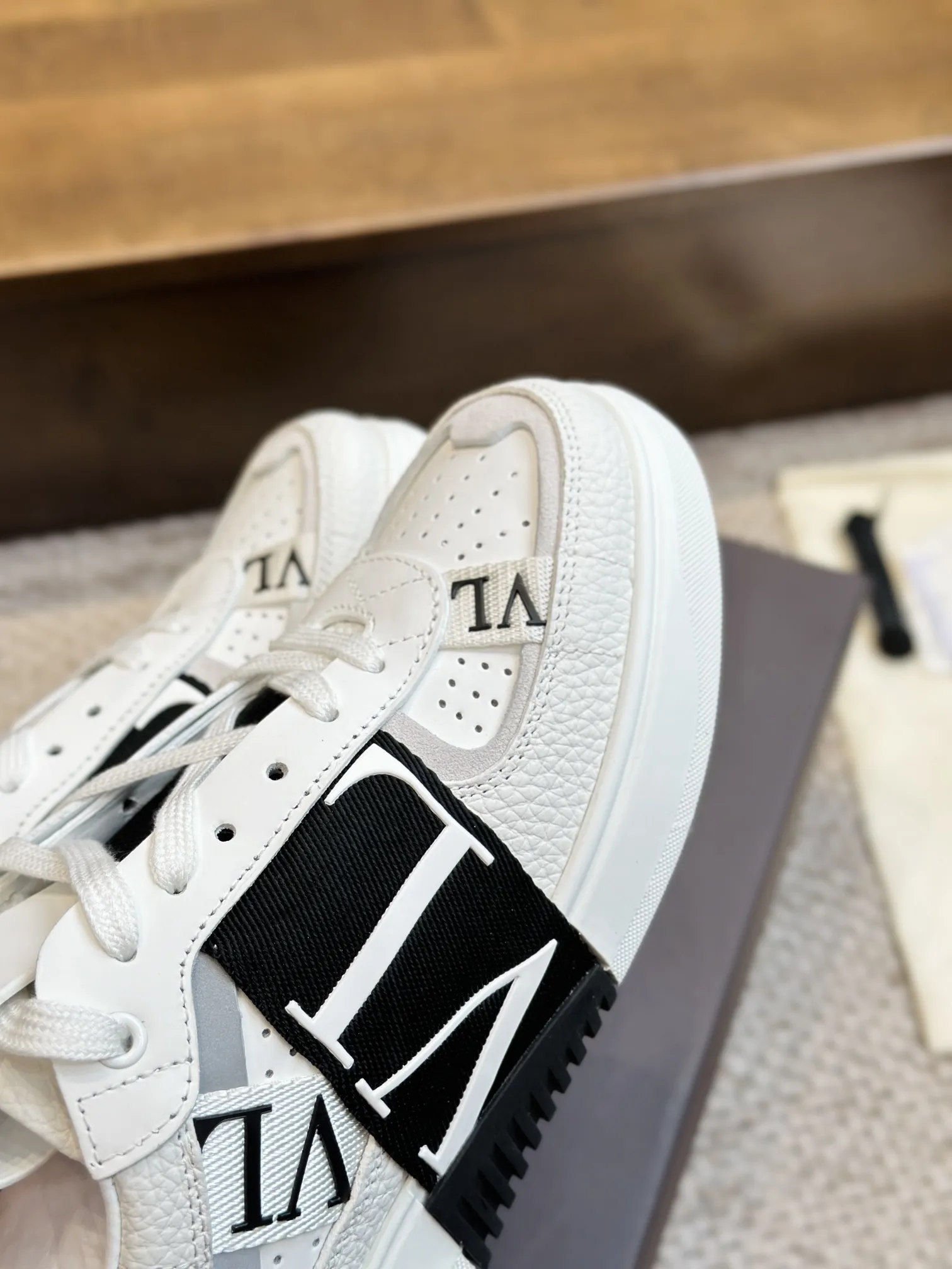 Valentino Garavani 白 3D織帯スニーカー - 画像 (6)