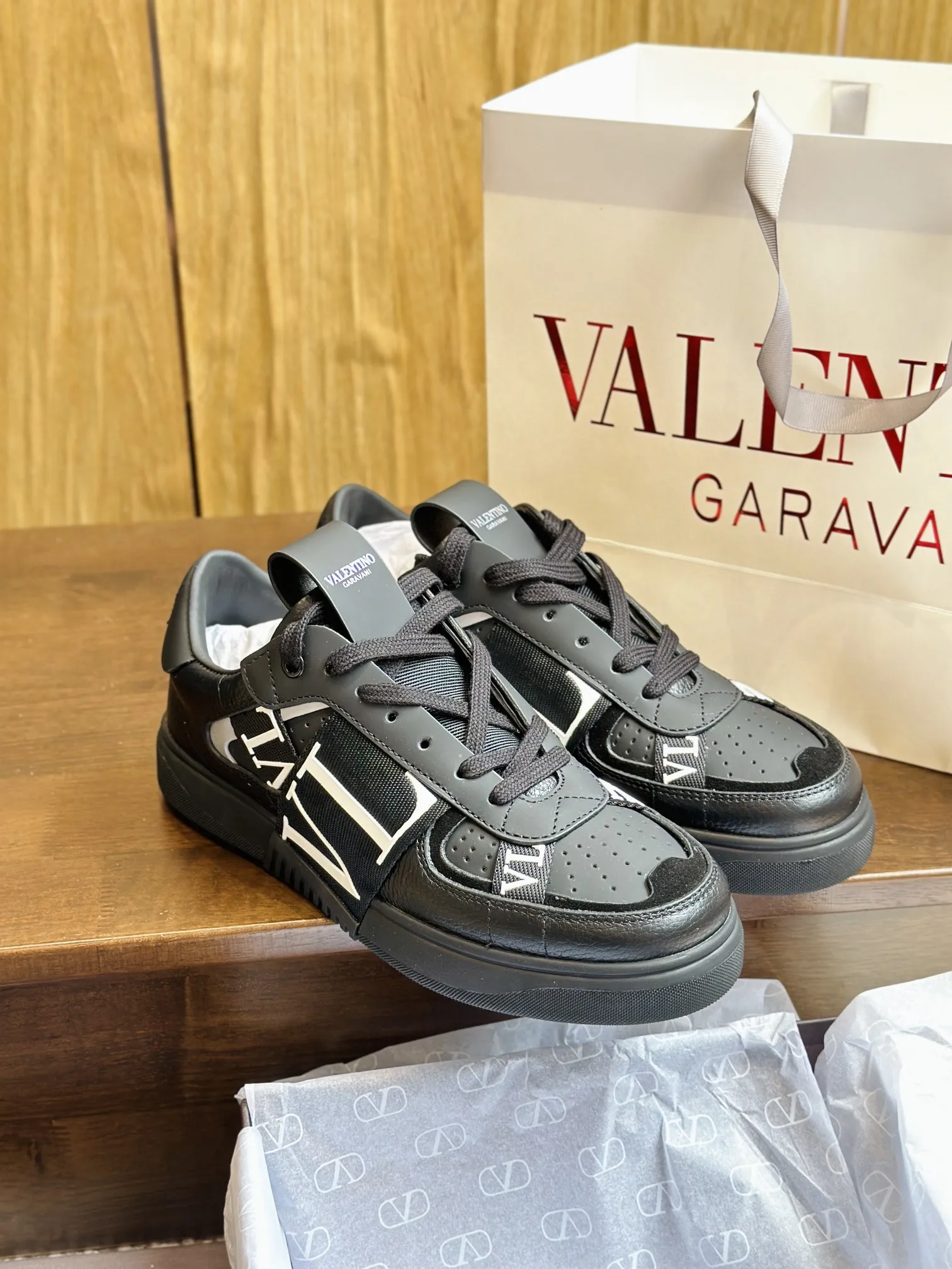 VALENTINO ブラック 3D織帯スニーカー