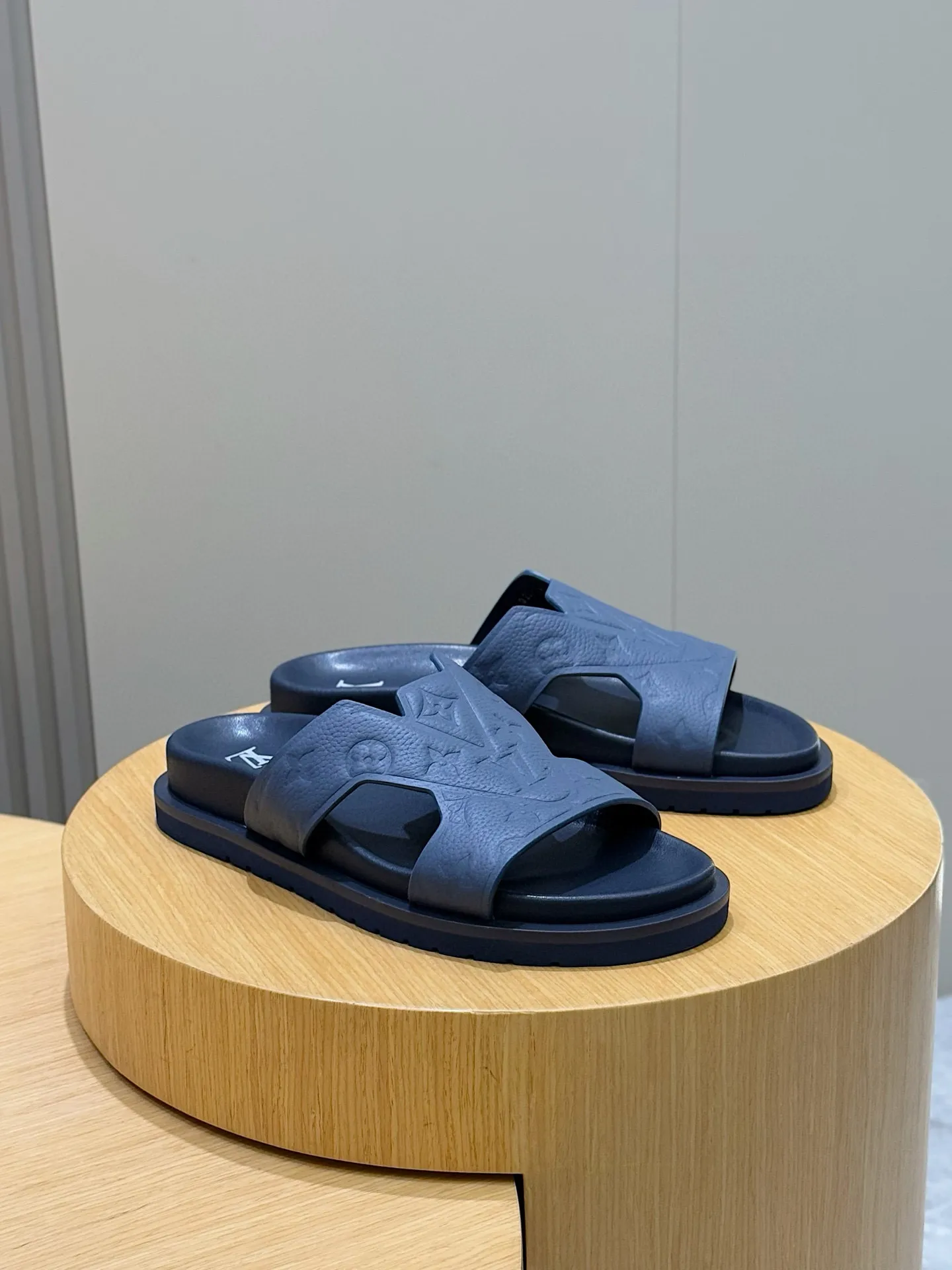 LOUIS VUITTON ブルー OASIS サンダル - 画像 (4)