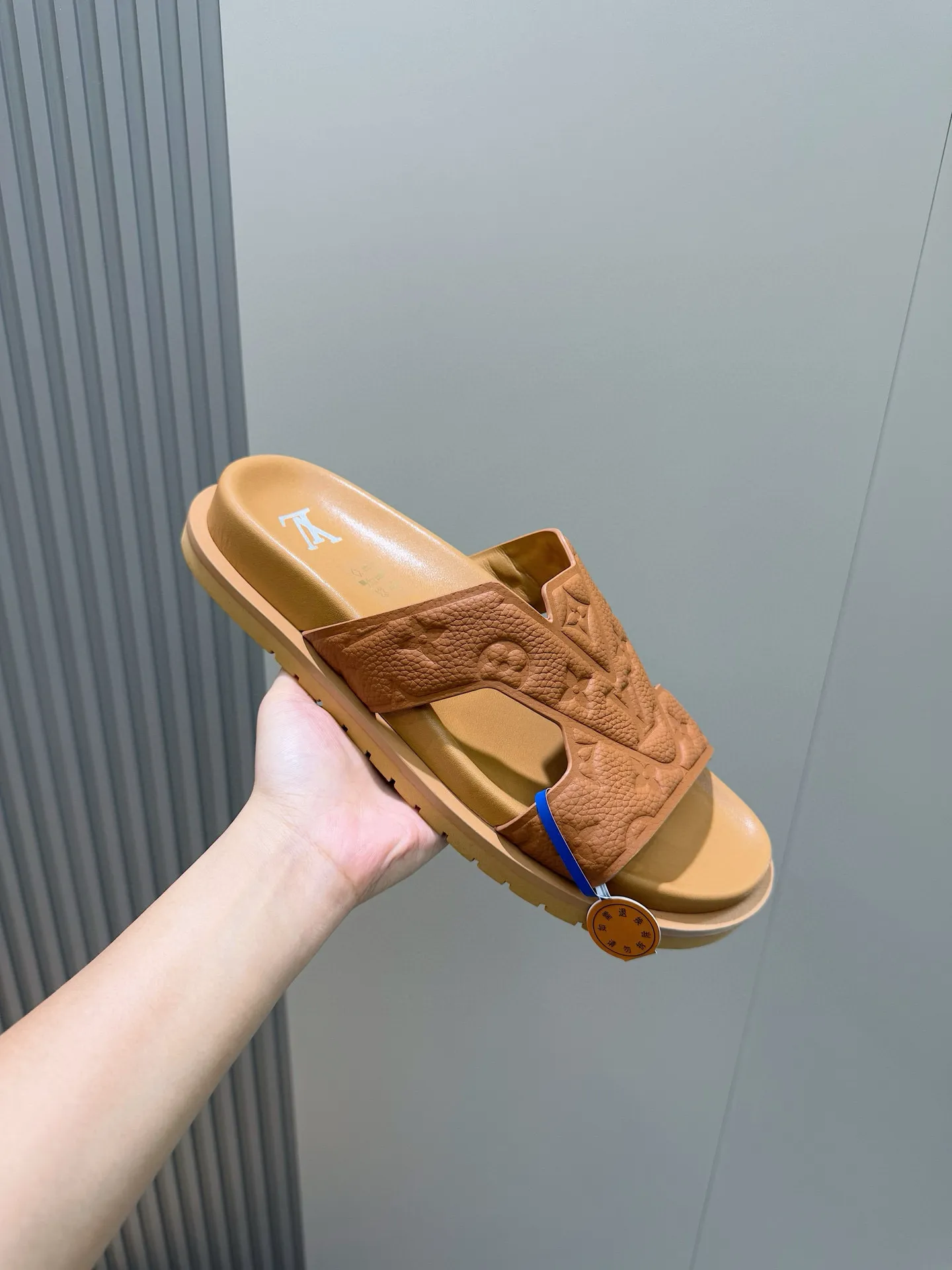 LOUIS VUITTON OASIS サンダル 茶色 Monogram - 画像 (6)