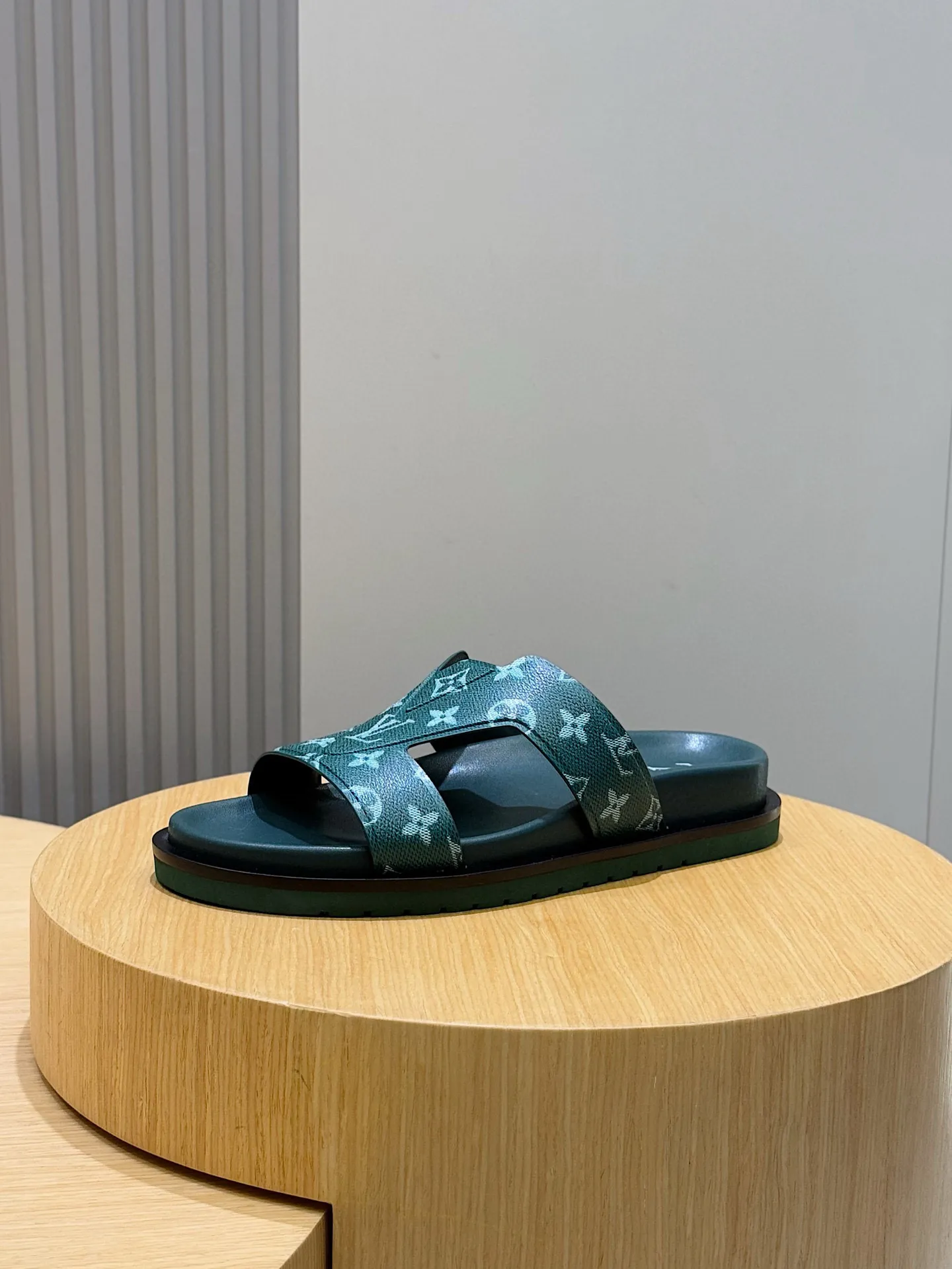 LOUIS VUITTON グリーン OASIS サンダル - 画像 (3)