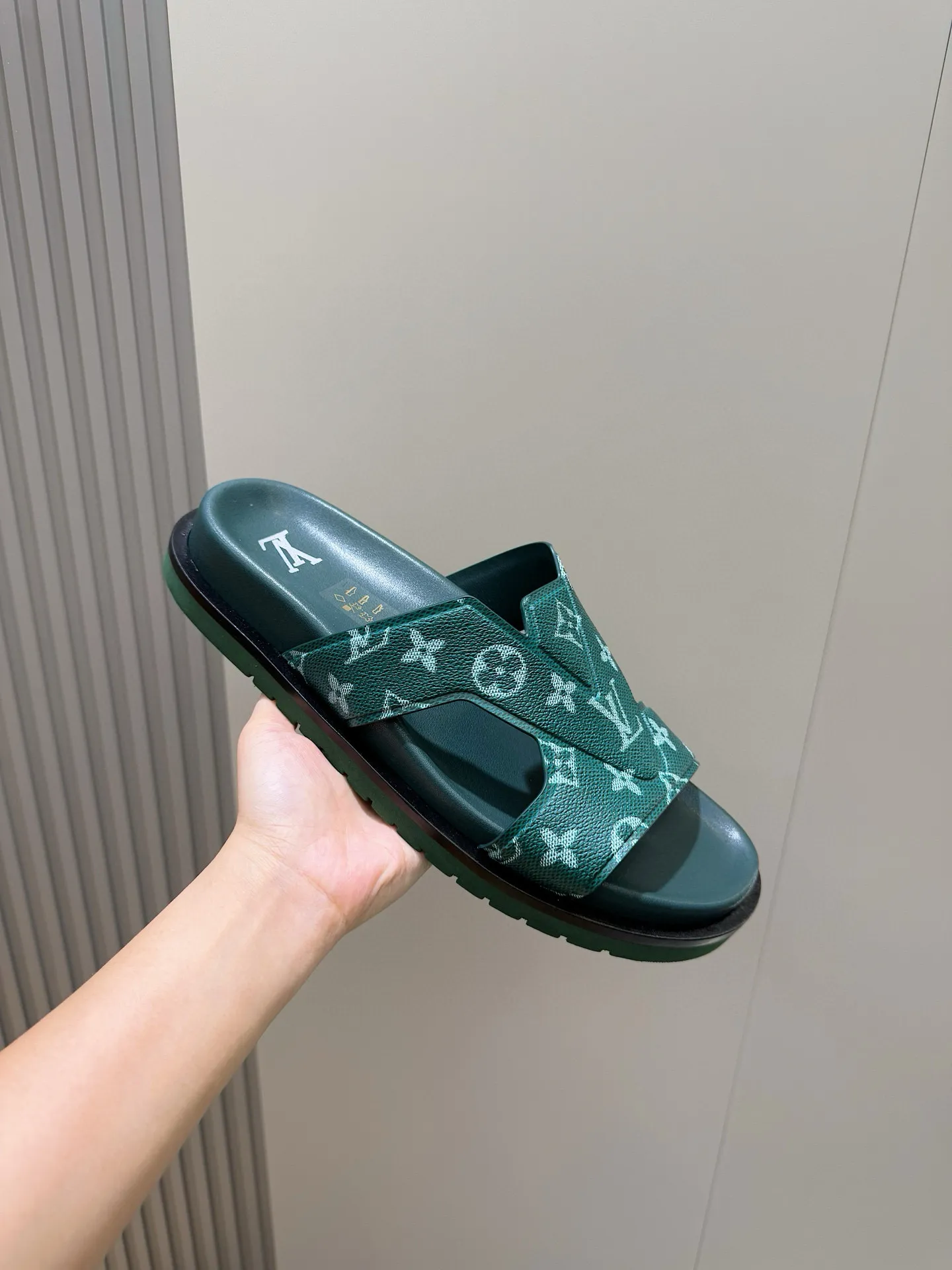 LOUIS VUITTON グリーン OASIS サンダル - 画像 (6)