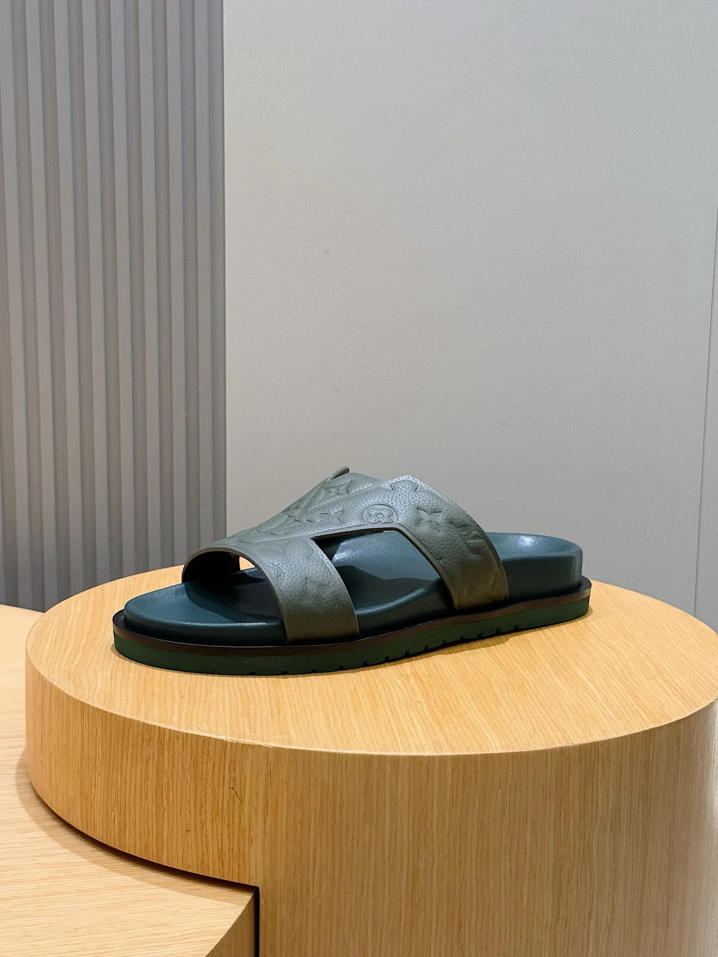 LOUIS VUITTON グリーン OASIS サンダル - 画像 (3)