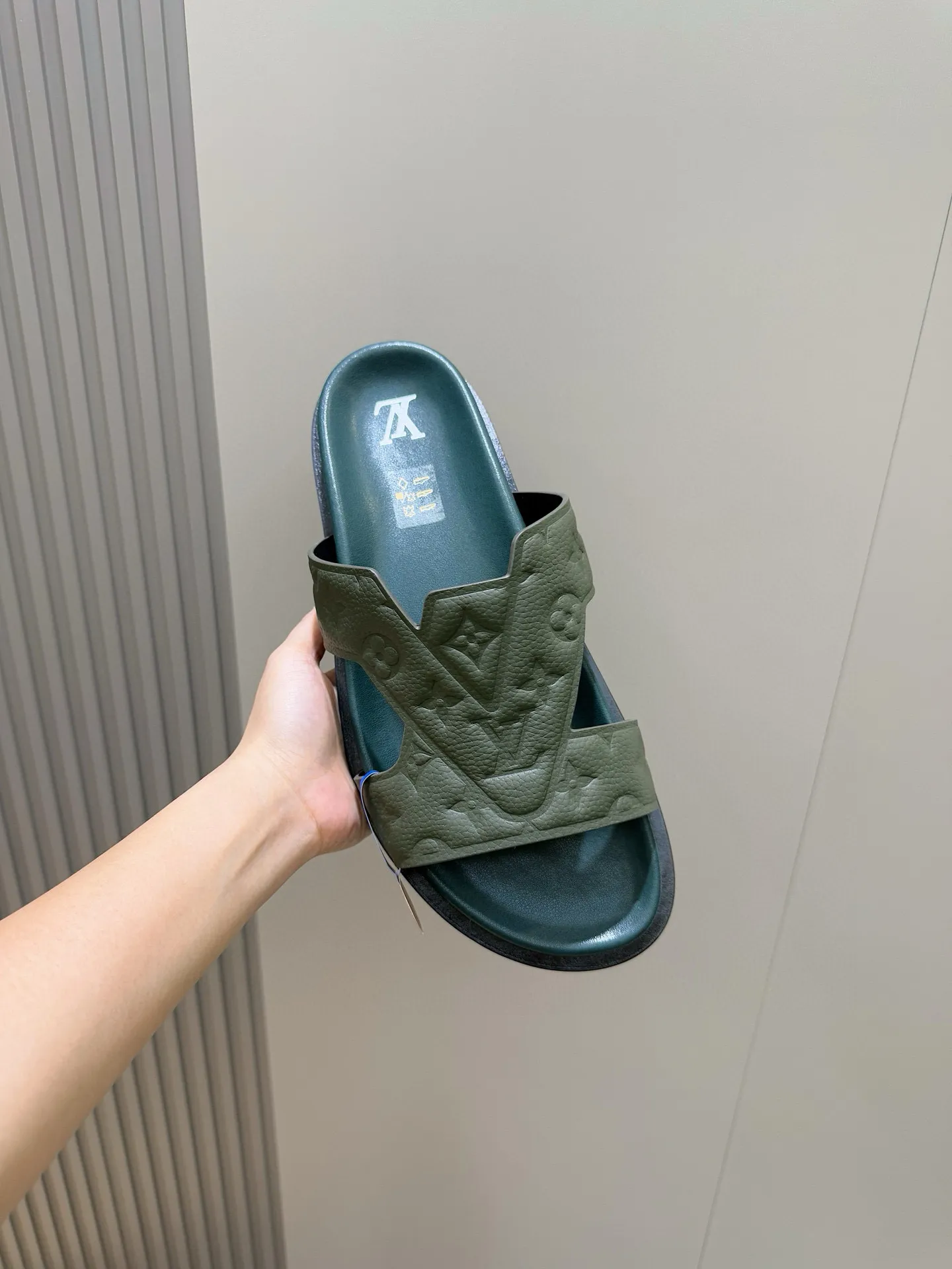 LOUIS VUITTON グリーン OASIS サンダル - 画像 (5)