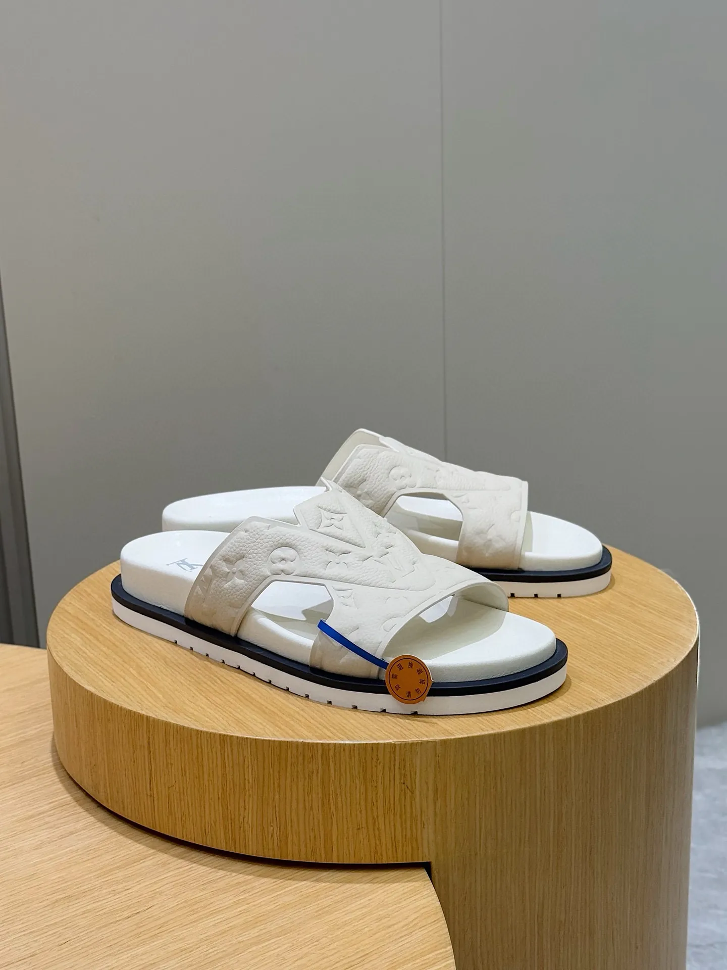 LOUIS VUITTON OASIS ホワイト サンダル - 画像 (4)