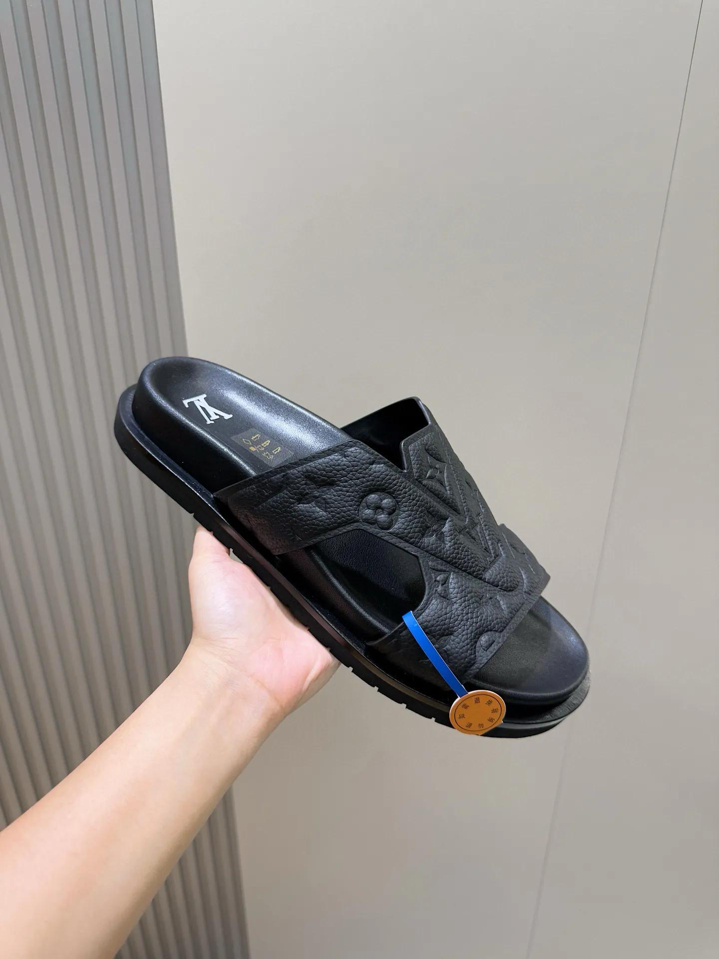 LOUIS VUITTON ルイヴィトン OASIS 黒 サンダル モノグラムデザイン - 画像 (6)