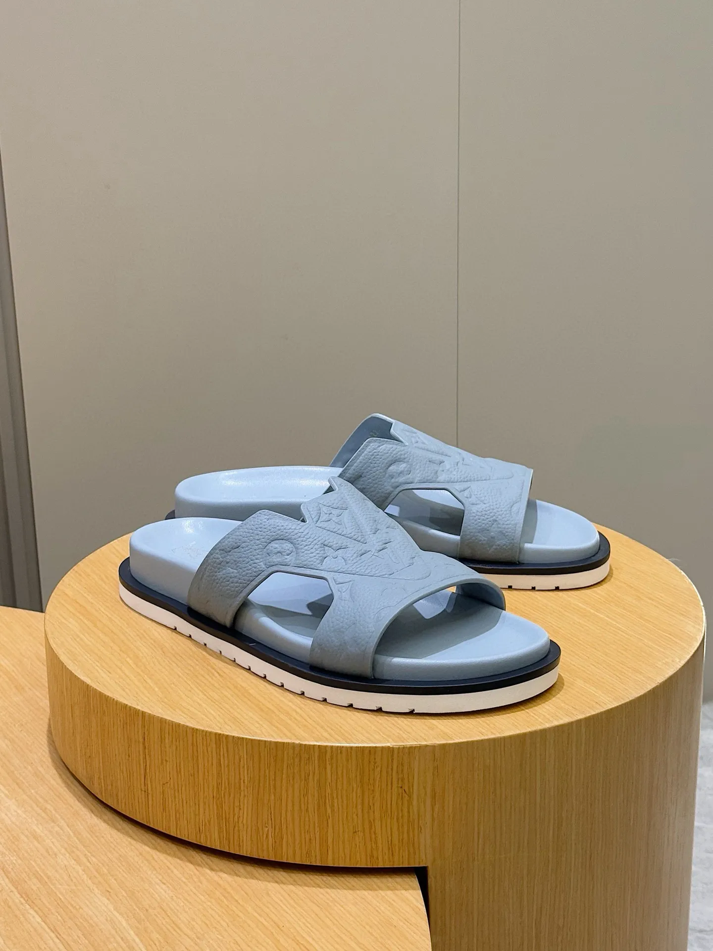 LOUIS VUITTON ブルー OASIS サンダル - 画像 (4)