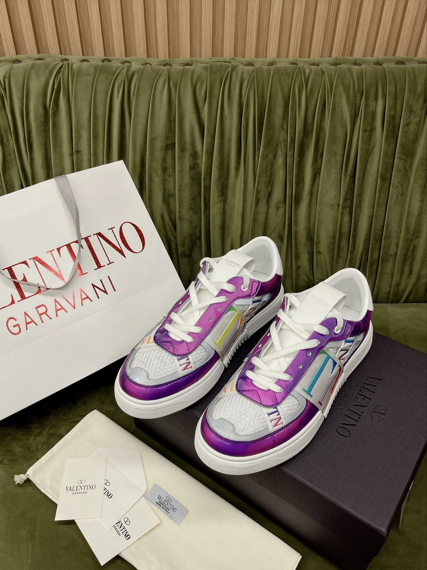 VALENTINO GARAVANI ホワイトレーザーカラーシューズ
