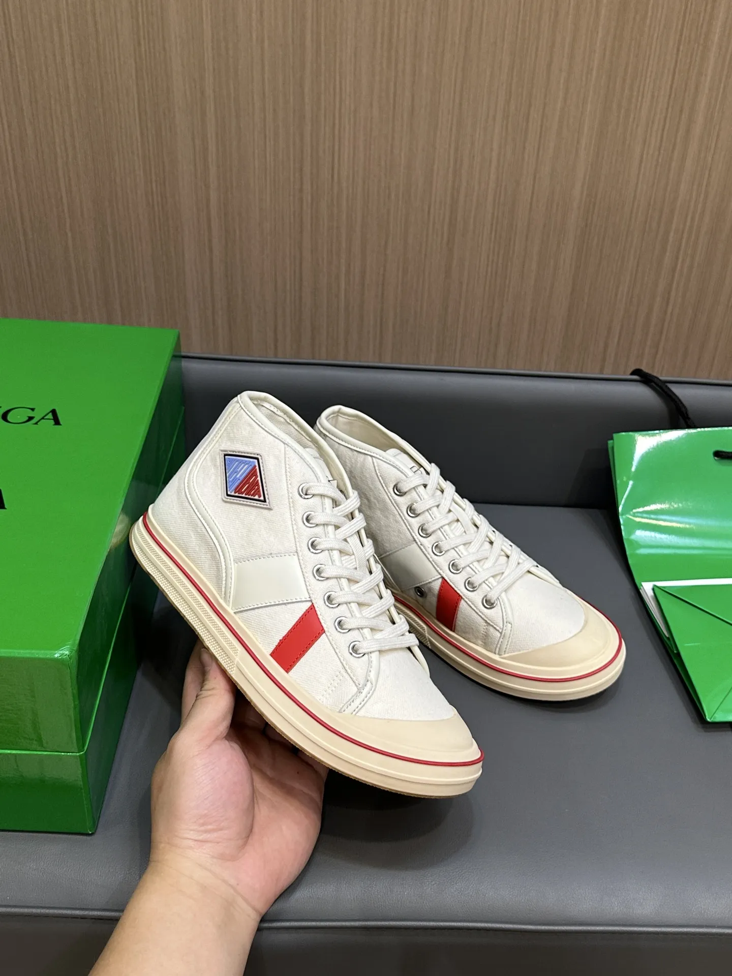 Bottega Veneta ホワイトキャンバスのレースアップスニーカー - 画像 (5)