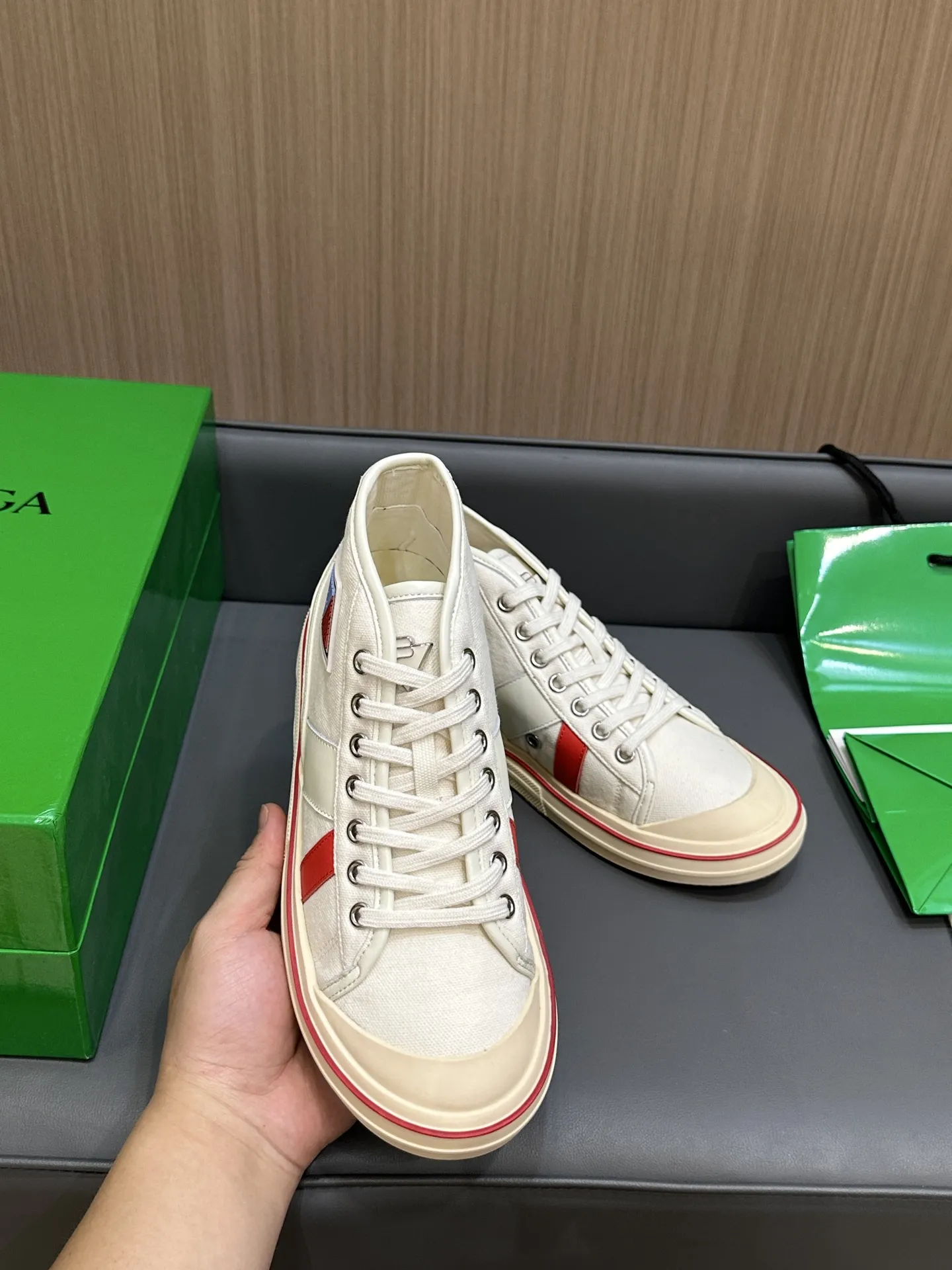 Bottega Veneta ホワイトキャンバスのレースアップスニーカー - 画像 (6)