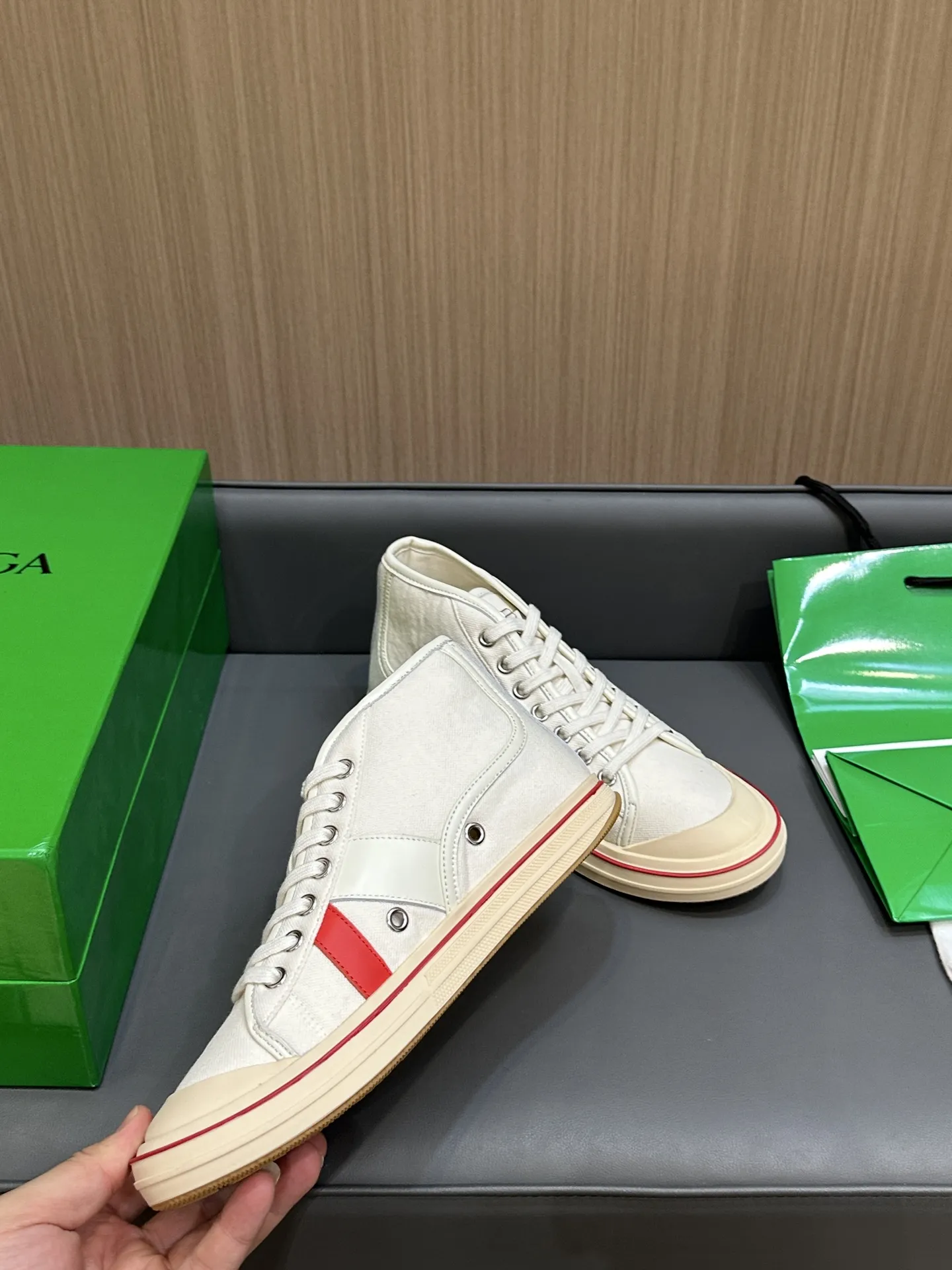 Bottega Veneta ホワイトキャンバスのレースアップスニーカー - 画像 (7)