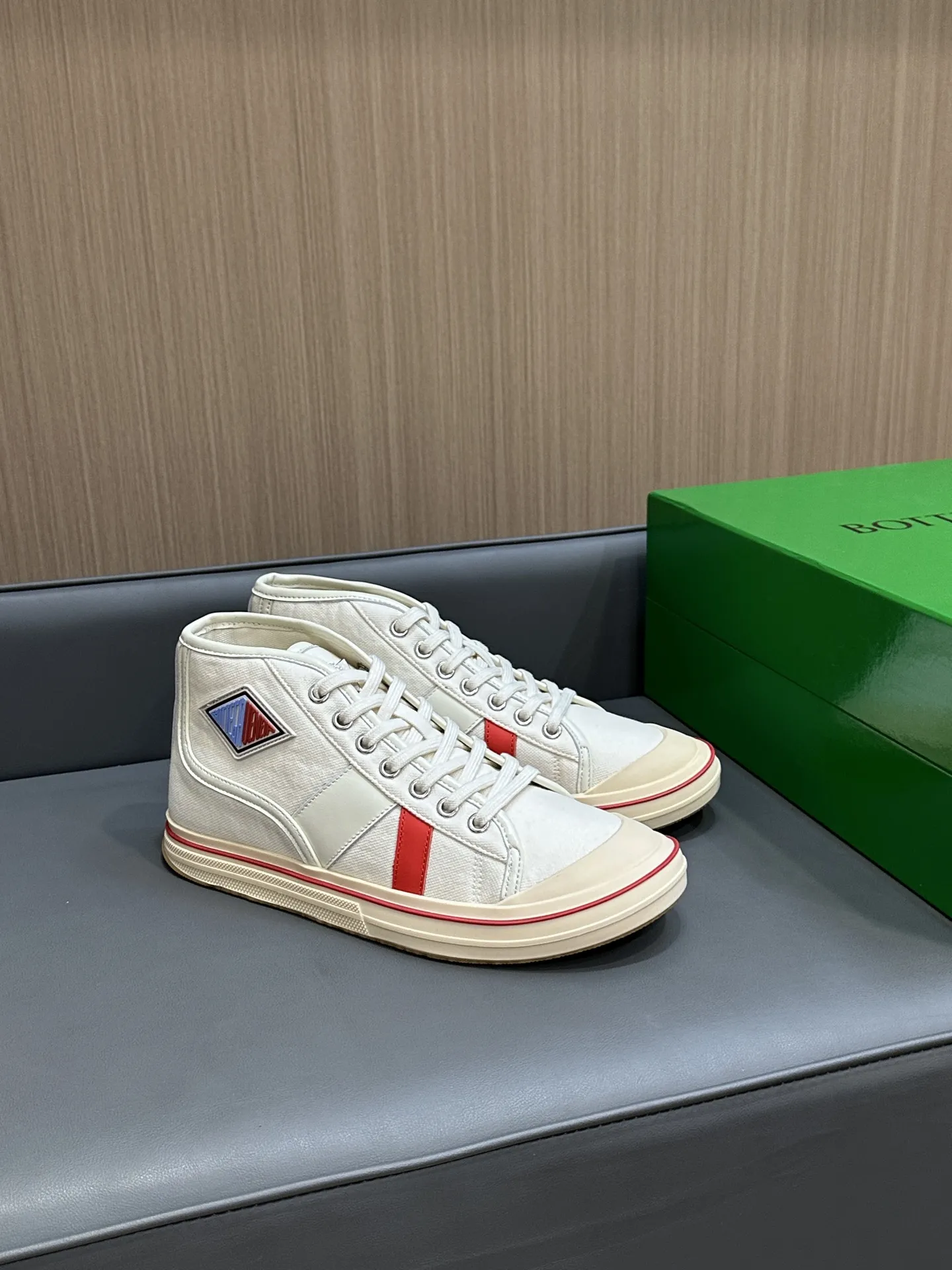 Bottega Veneta ホワイトキャンバスのレースアップスニーカー - 画像 (8)