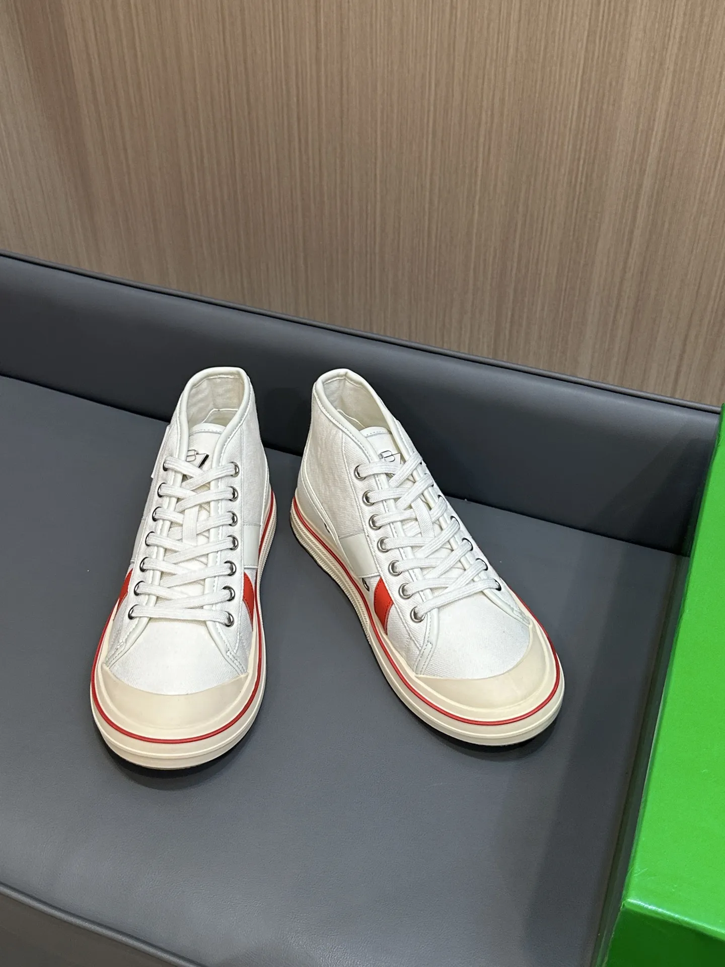 Bottega Veneta ホワイトキャンバスのレースアップスニーカー - 画像 (9)