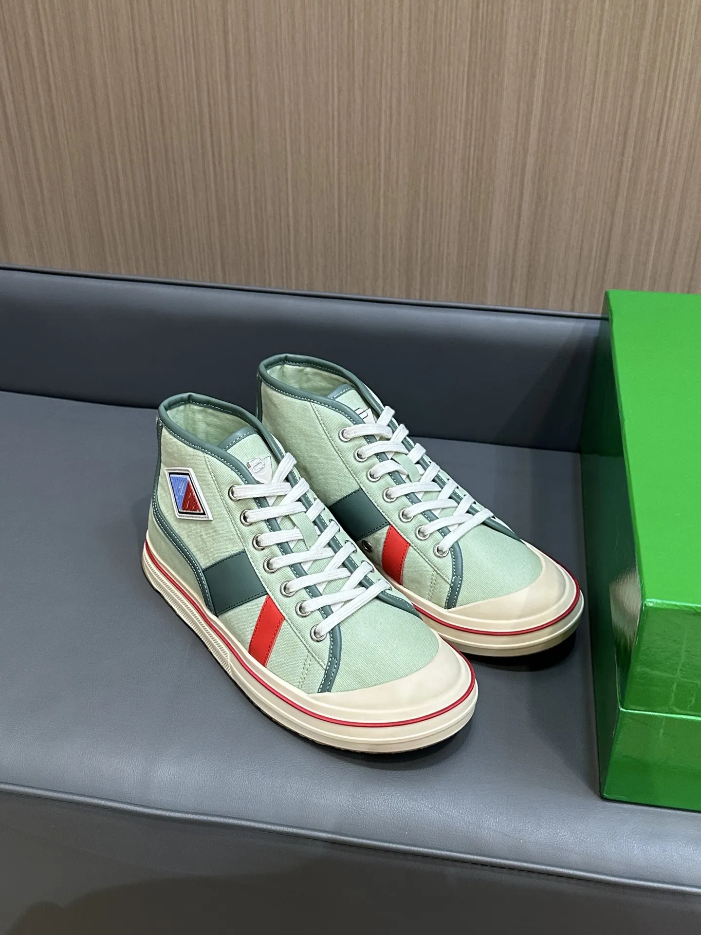 Bottega Veneta ホワイトキャンバスのレースアップハイカットスニーカー - 画像 (9)