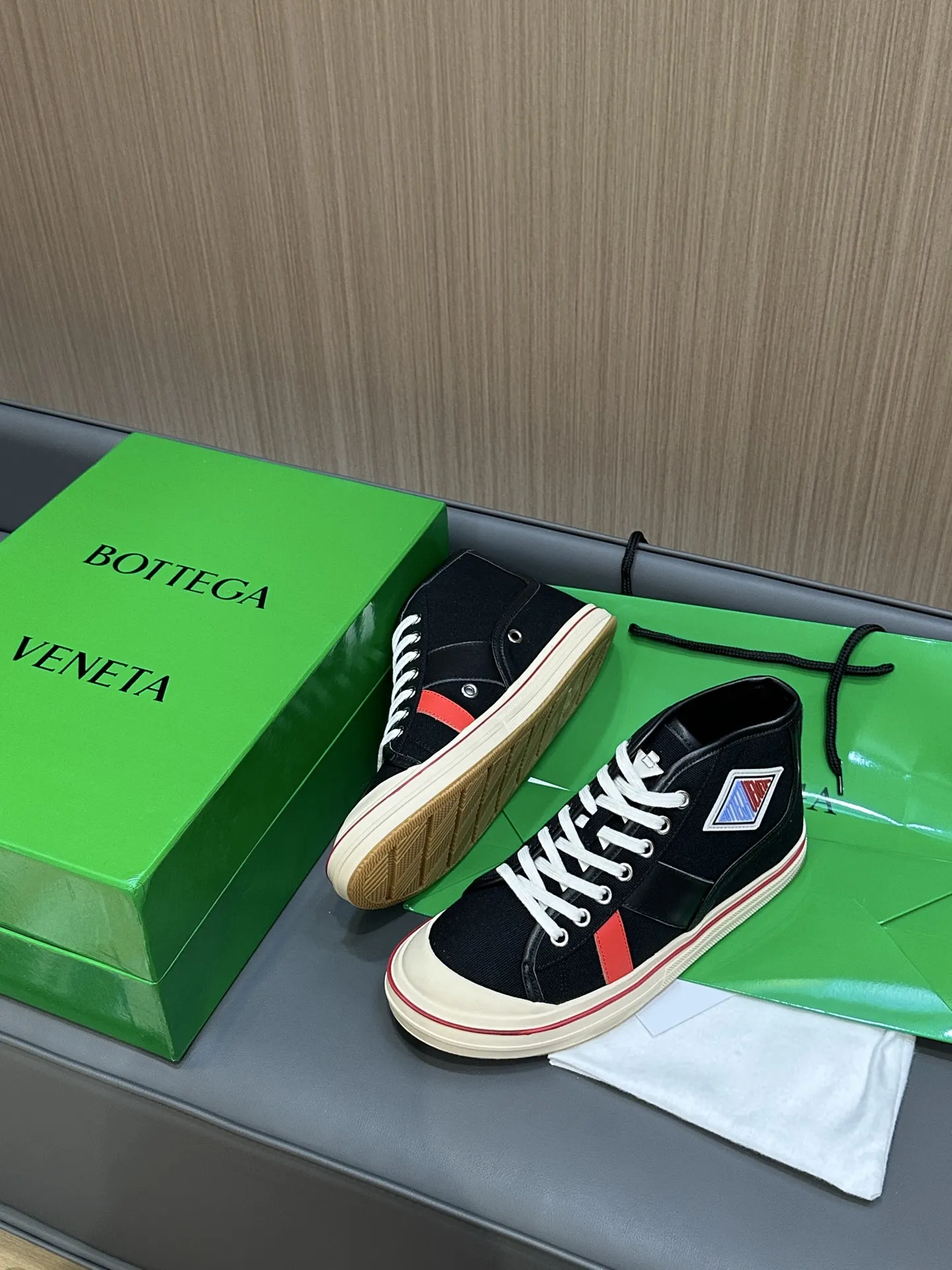 Bottega Veneta ボッテガヴェネタ 白 キャンバスレースアップスニーカー - 画像 (3)