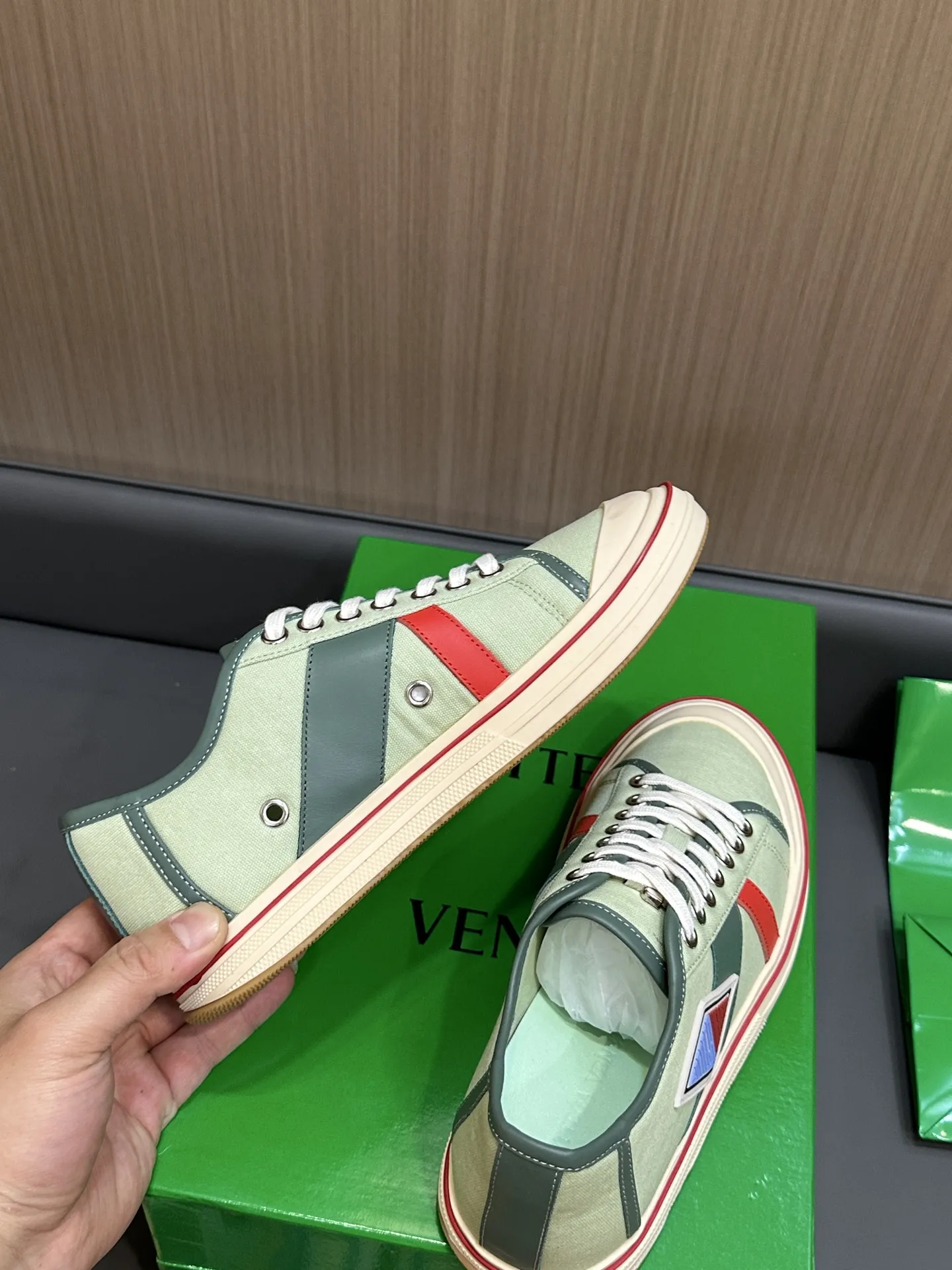 Bottega Veneta レザートリムのホワイトキャンバスレースアップスニーカー - 画像 (7)