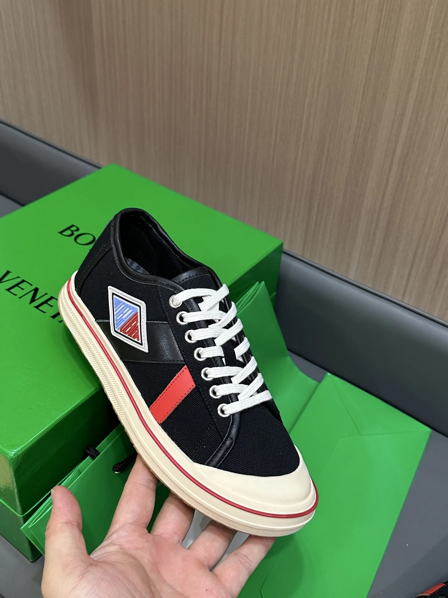 Bottega Veneta ホワイトキャンバスのレースアップスニーカー - 画像 (6)