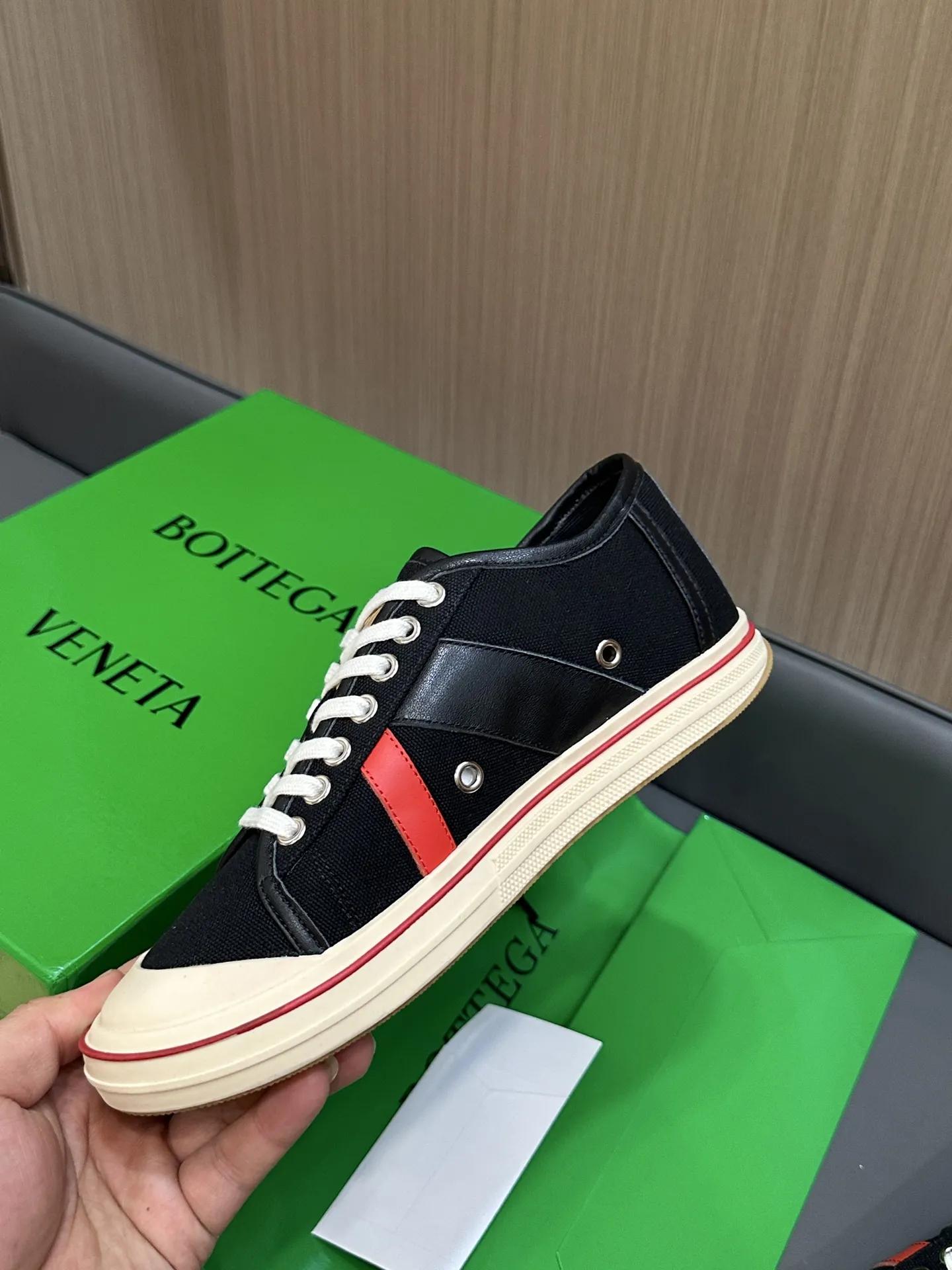 Bottega Veneta ホワイトキャンバスのレースアップスニーカー - 画像 (7)