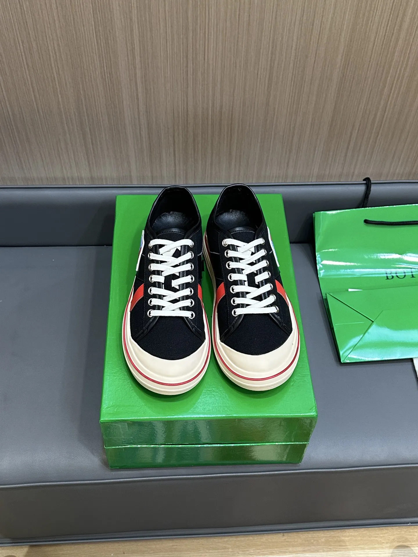 Bottega Veneta ホワイトキャンバスのレースアップスニーカー - 画像 (9)