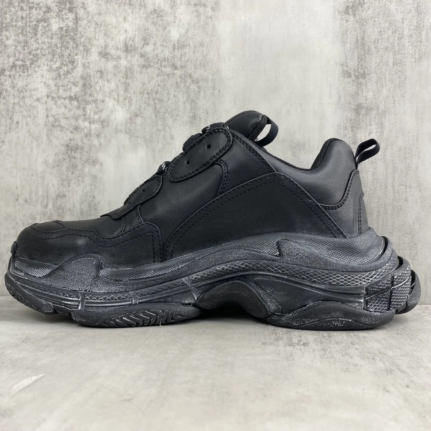 BALENCIAGA 黒 トリプルSスニーカー 新作 - 画像 (8)