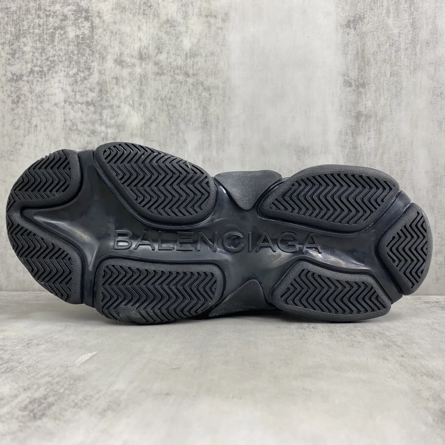 BALENCIAGA 黒 トリプルSスニーカー 新作 - 画像 (9)
