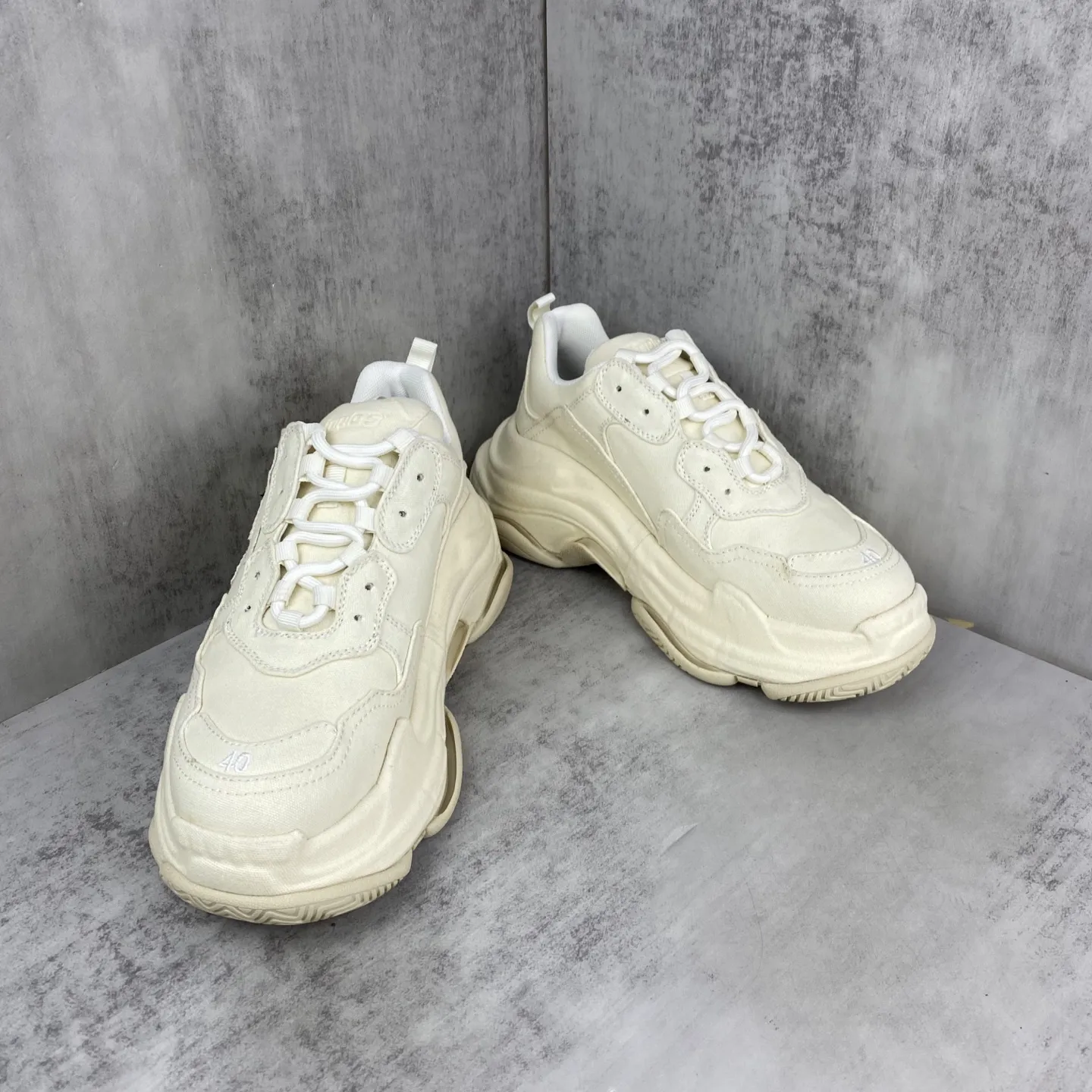 BALENCIAGA 25ss Triple S クリーム色 オールドパップシューズ - 画像 (3)