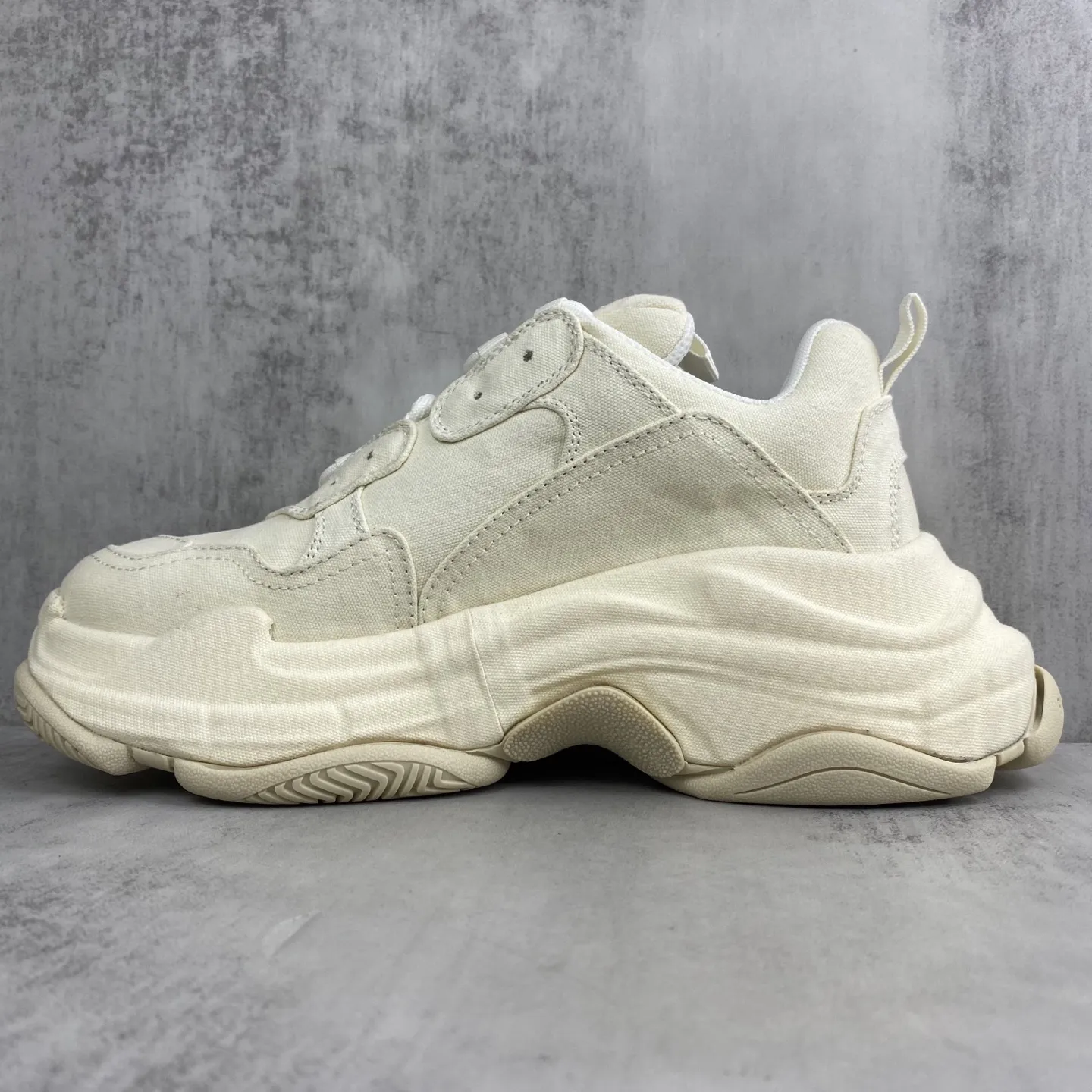 BALENCIAGA 25ss Triple S クリーム色 オールドパップシューズ - 画像 (8)