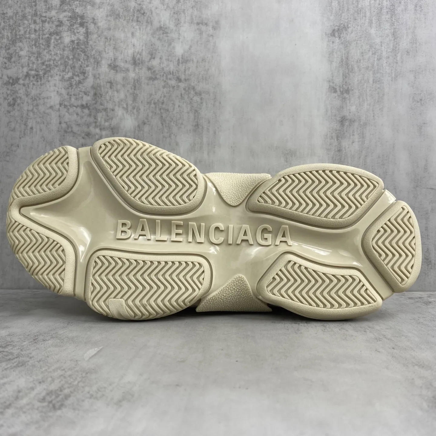 BALENCIAGA 25ss Triple S クリーム色 オールドパップシューズ - 画像 (9)