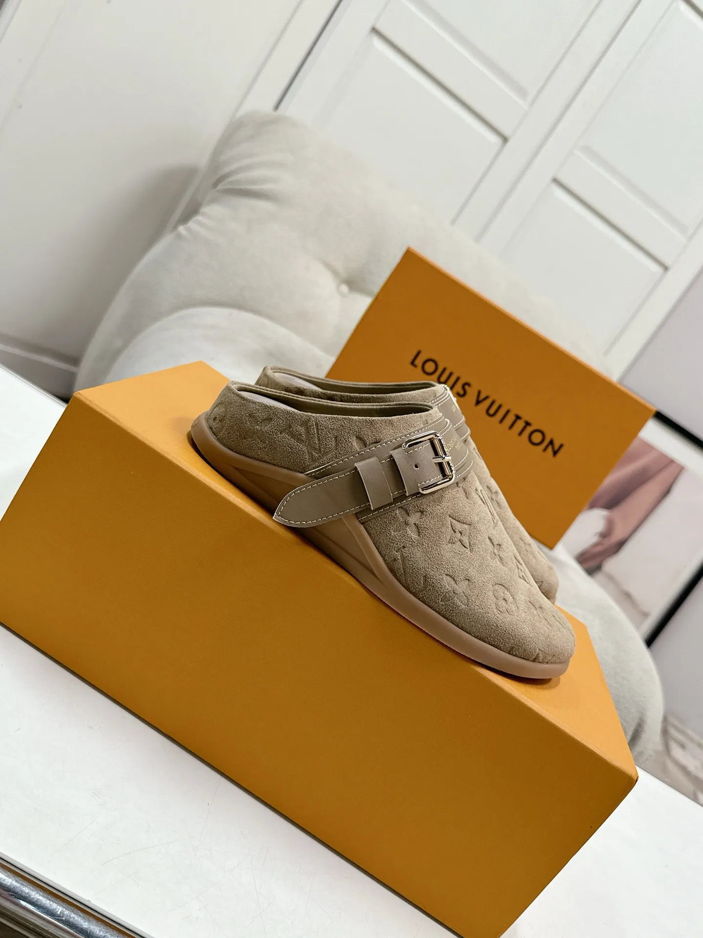 LOUIS VUITTON ベージュ フラットスリッパ - 画像 (3)