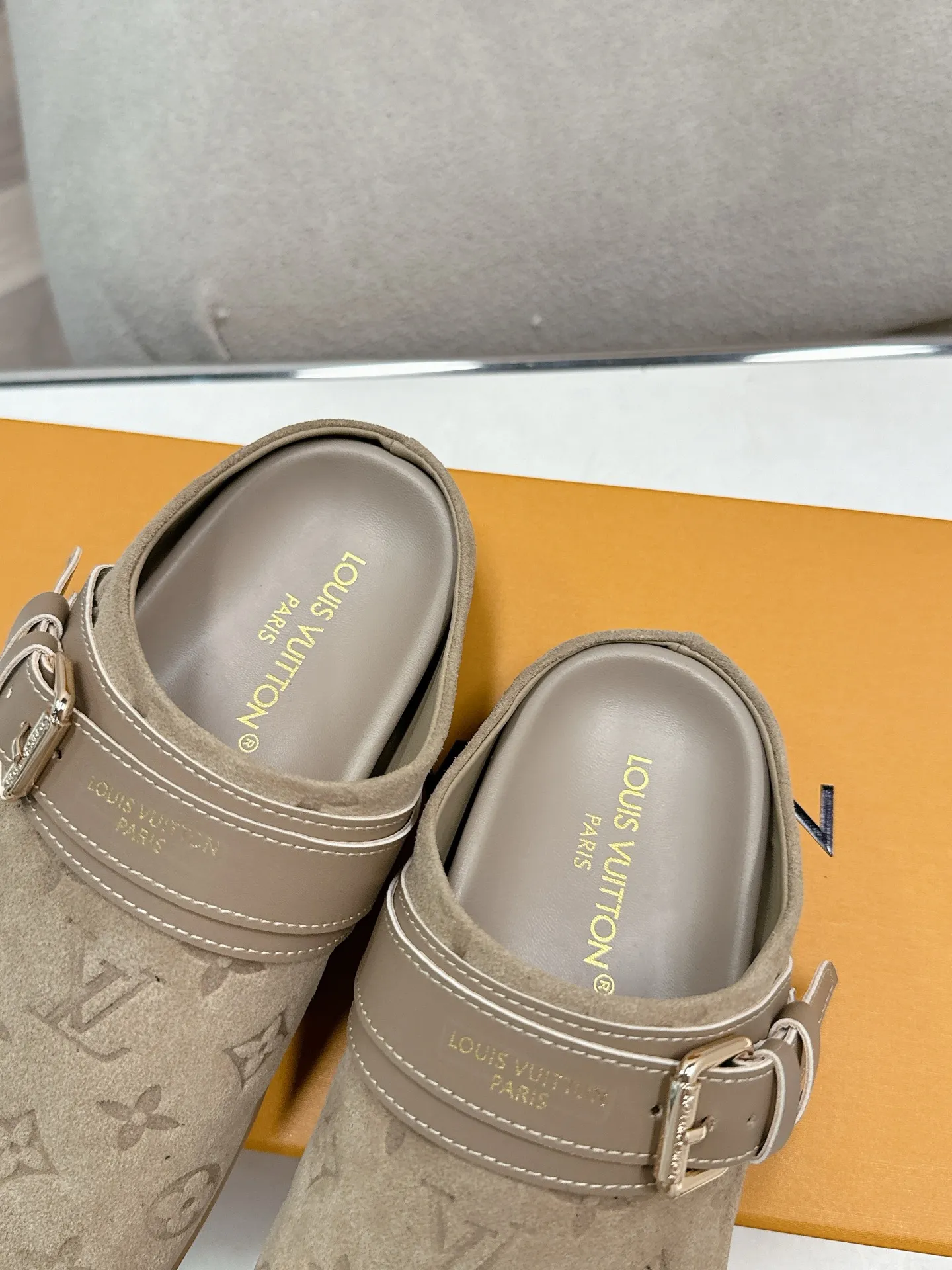 LOUIS VUITTON ベージュ フラットスリッパ - 画像 (8)