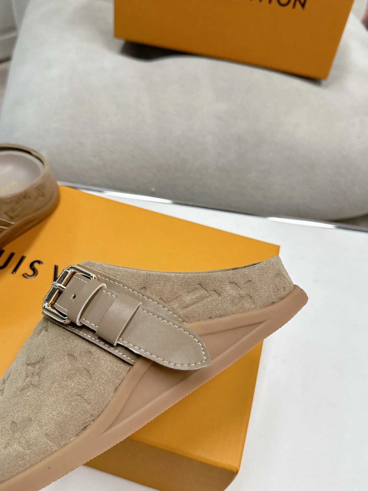 LOUIS VUITTON ベージュ フラットスリッパ - 画像 (10)