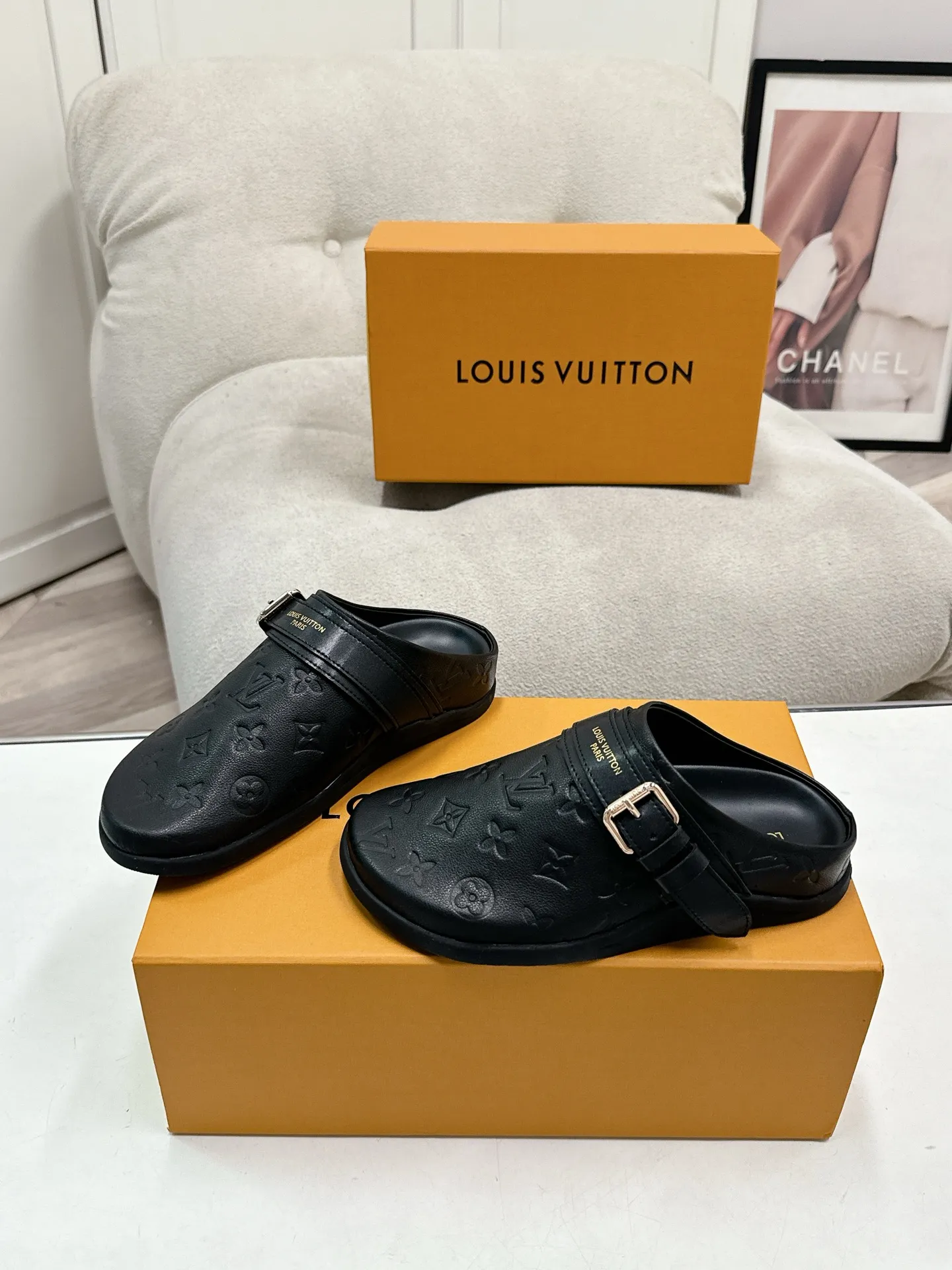 LOUIS VUITTON黒色フラットスリッパ新作 - 画像 (4)