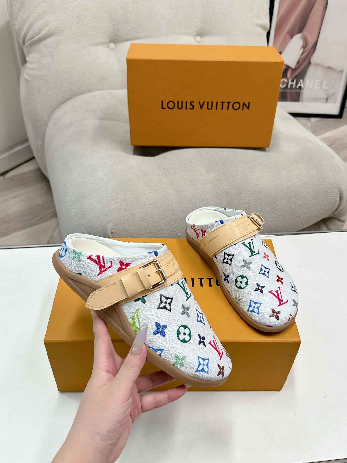 LOUIS VUITTON 色とりどりの花 ミュールスリッパ - 画像 (6)