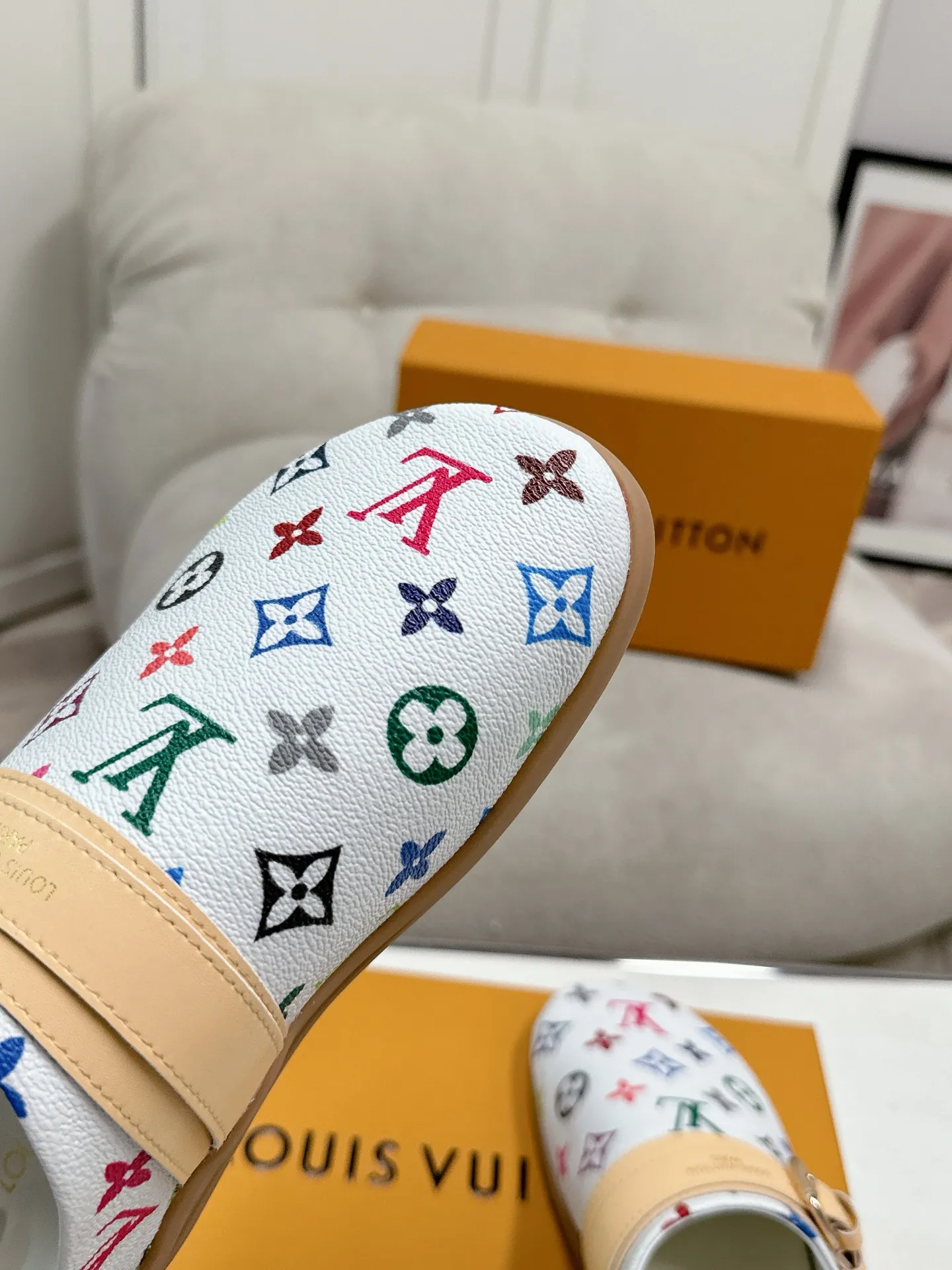 LOUIS VUITTON 色とりどりの花 ミュールスリッパ - 画像 (7)