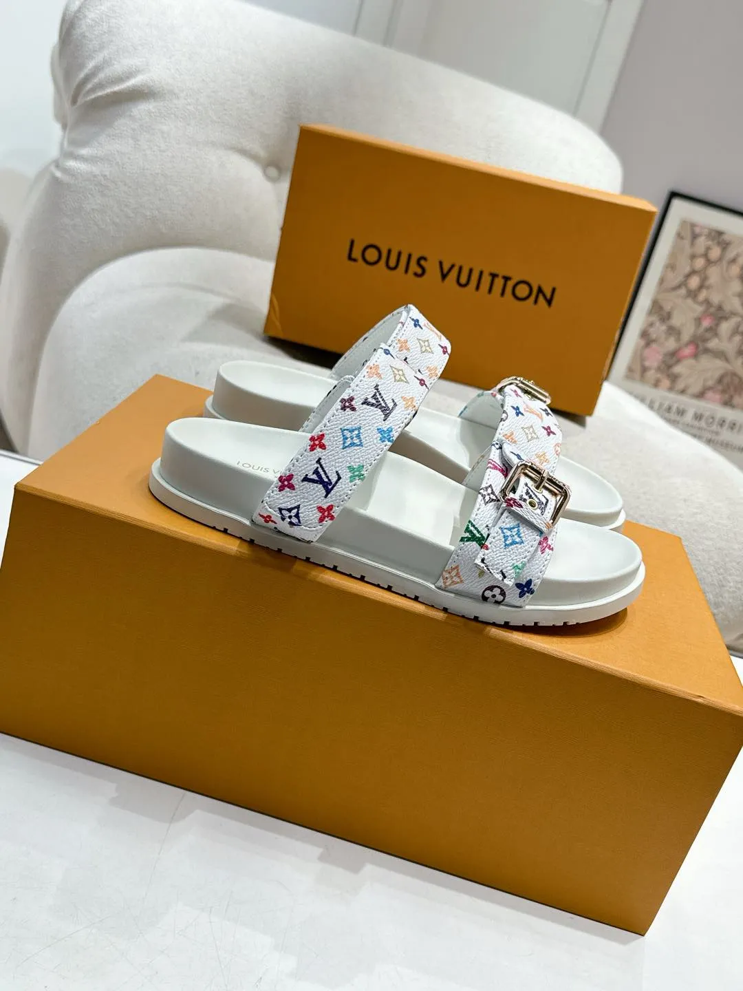 Louis Vuitton新作フラットスリッパ白色とりどりの花 - 画像 (3)